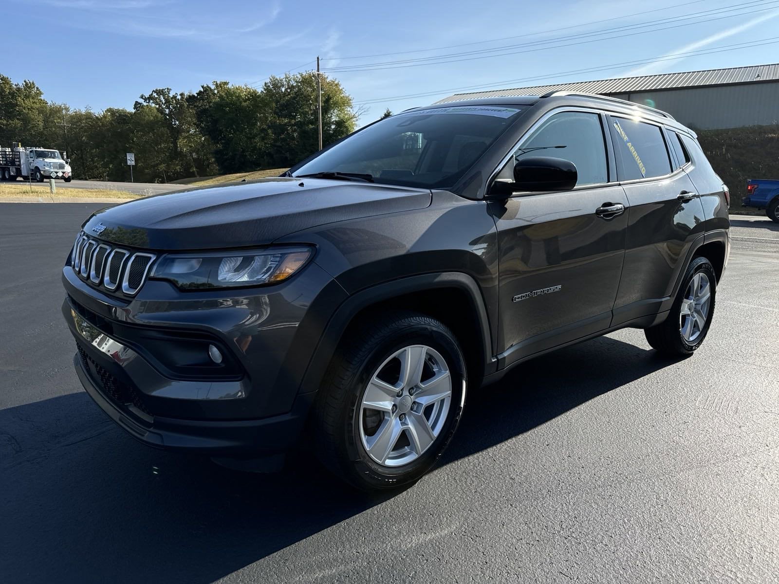 Used 2022 Jeep Compass Latitude with VIN 3C4NJDBB9NT155469 for sale in Joplin, MO