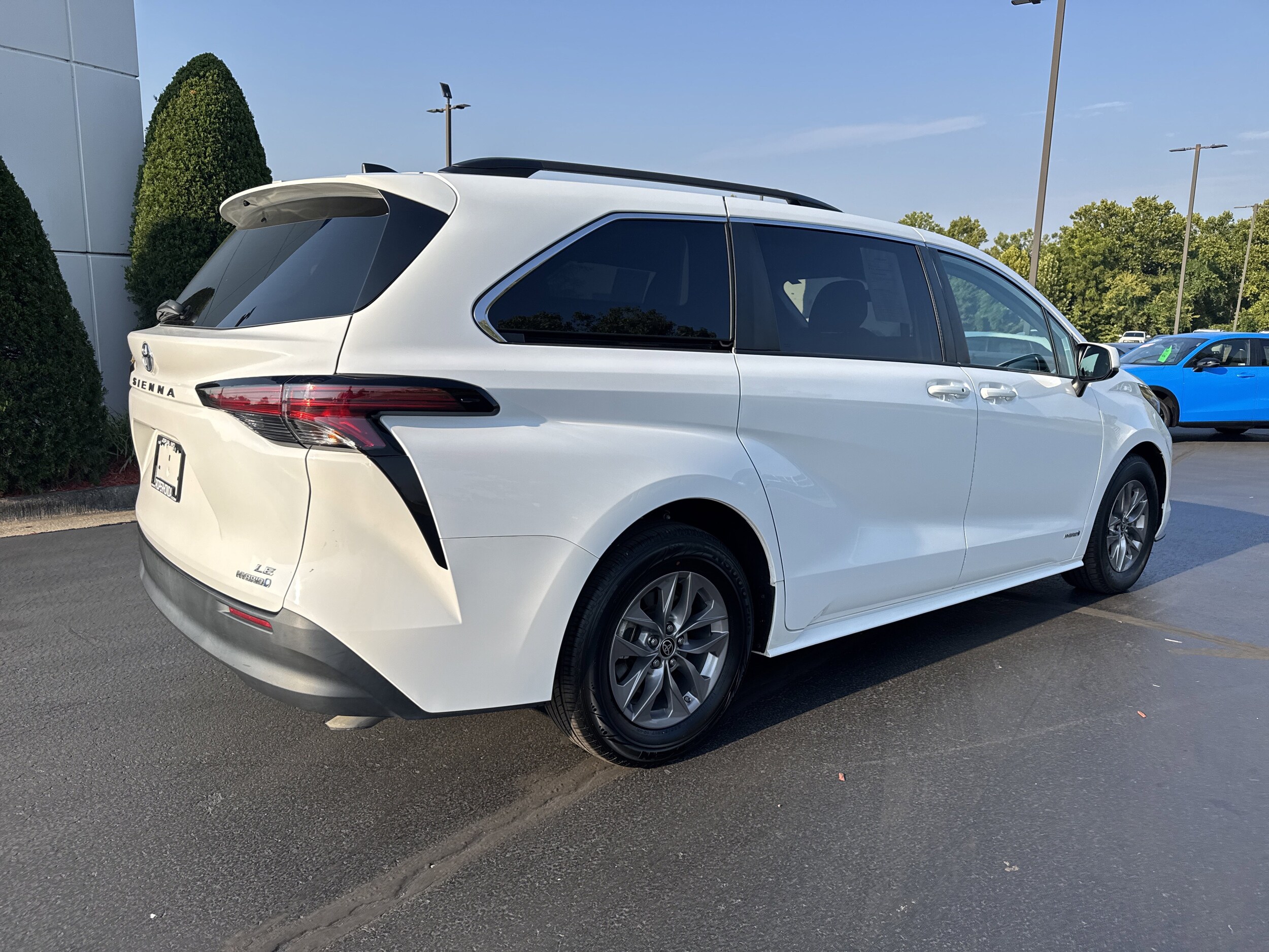 2021 Toyota Sienna LE photo 4