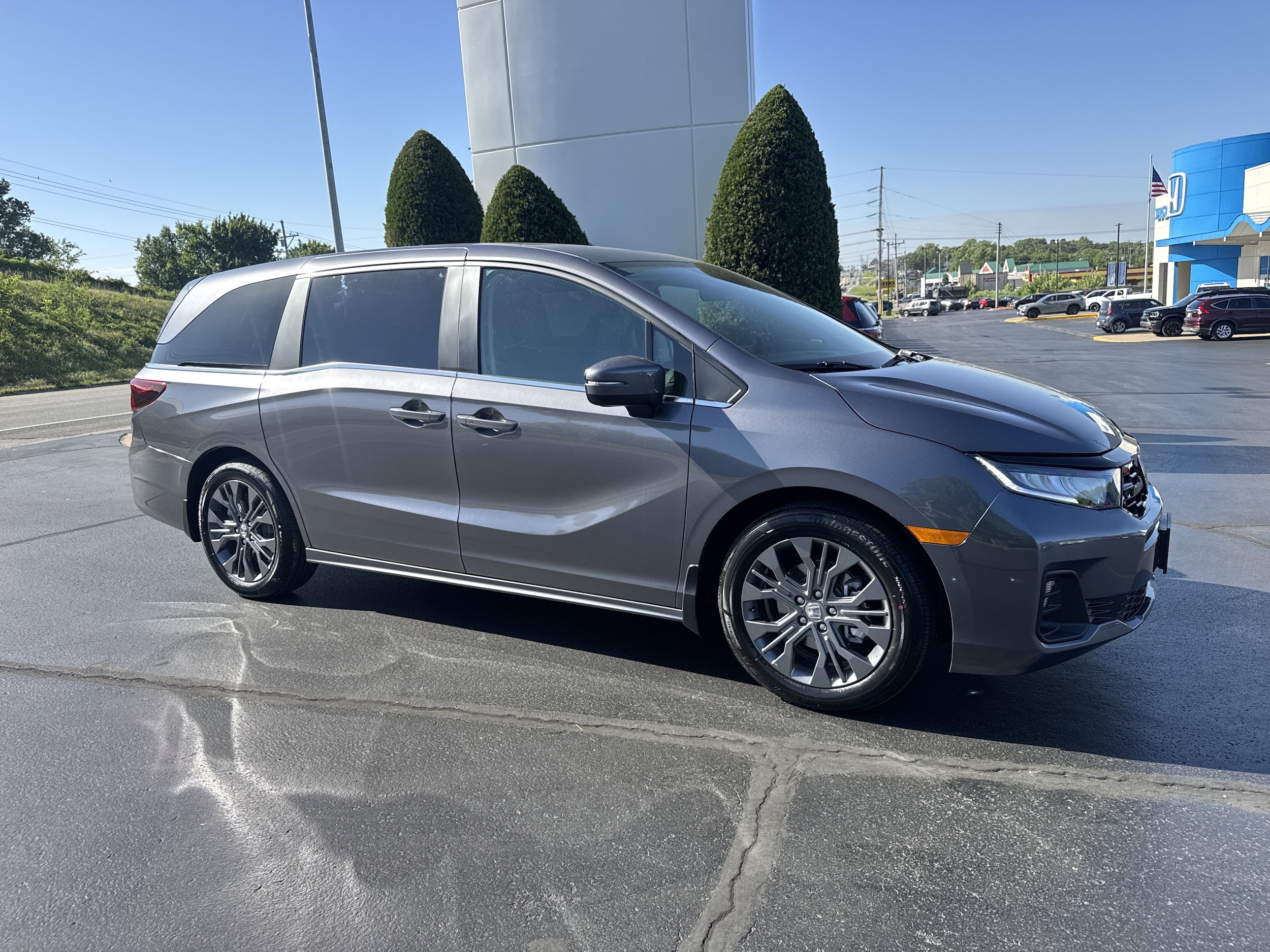 2026 Honda Odyssey Touring's photo