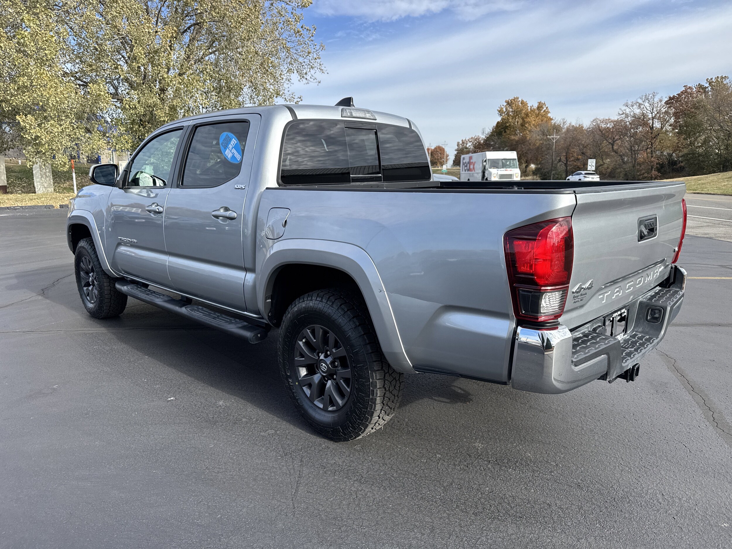 2023 Toyota Tacoma SR5 V6 photo 2