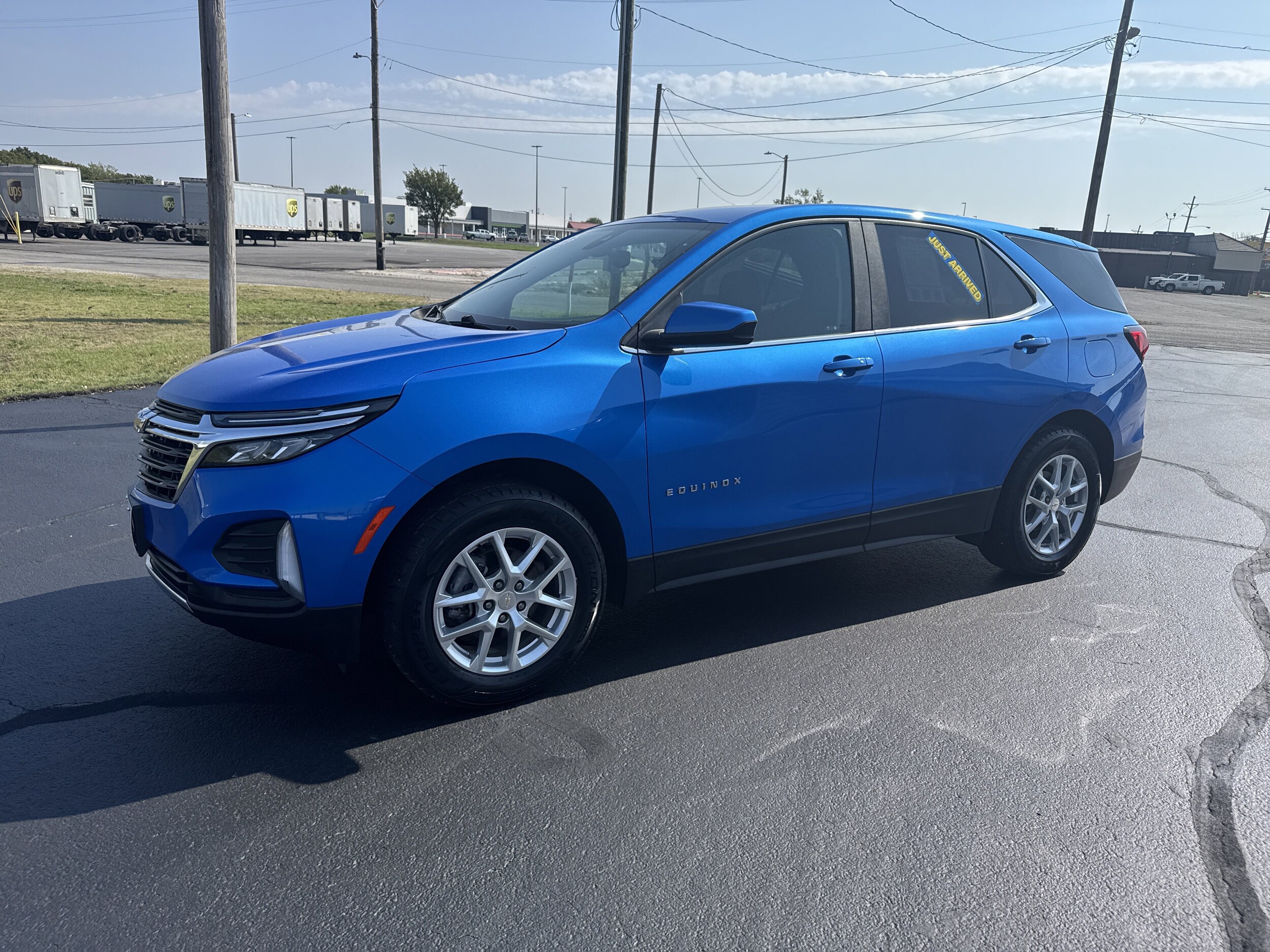 2024 Chevrolet Equinox photo 2