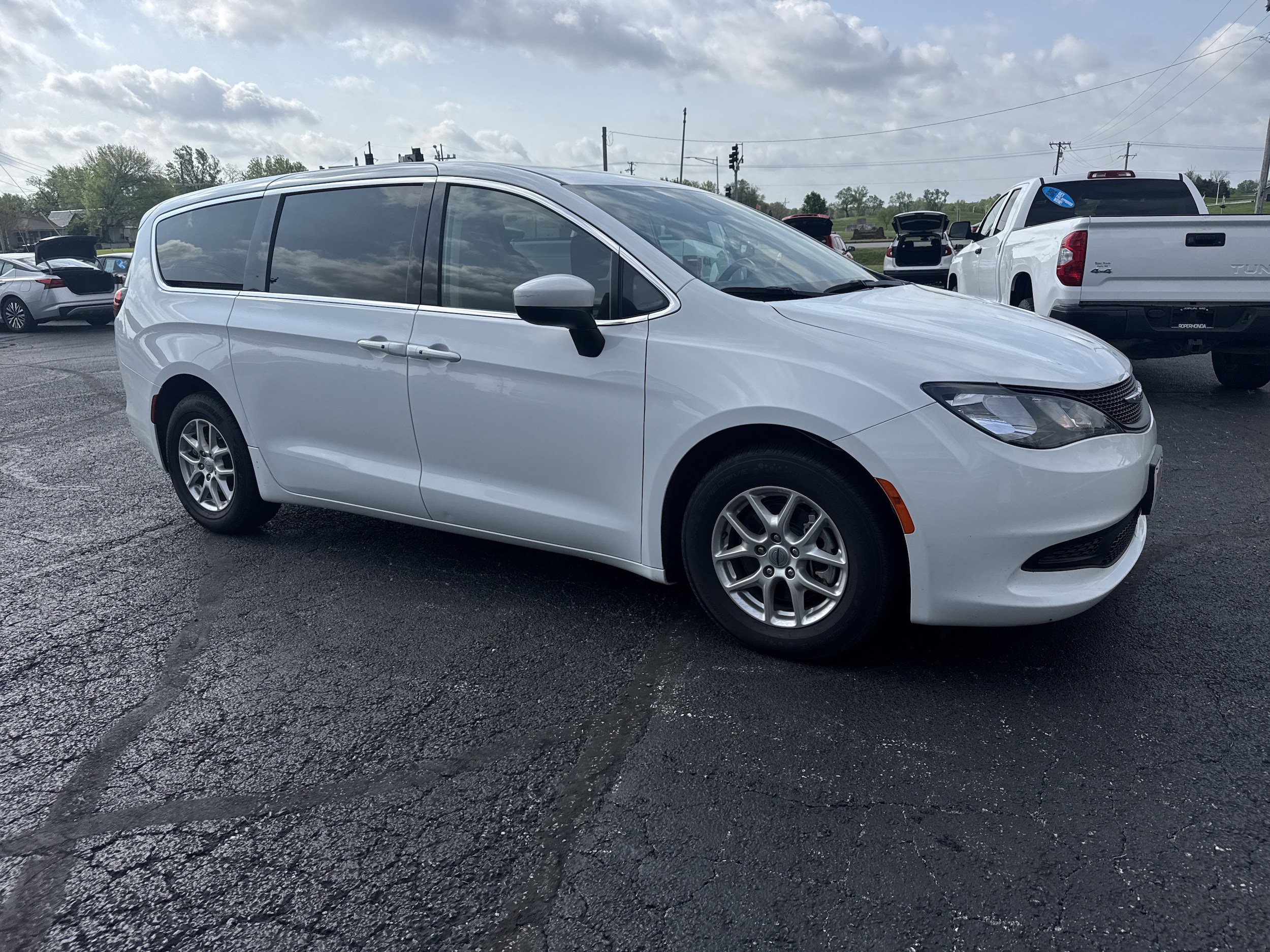 2023 Chrysler Voyager LX's photo