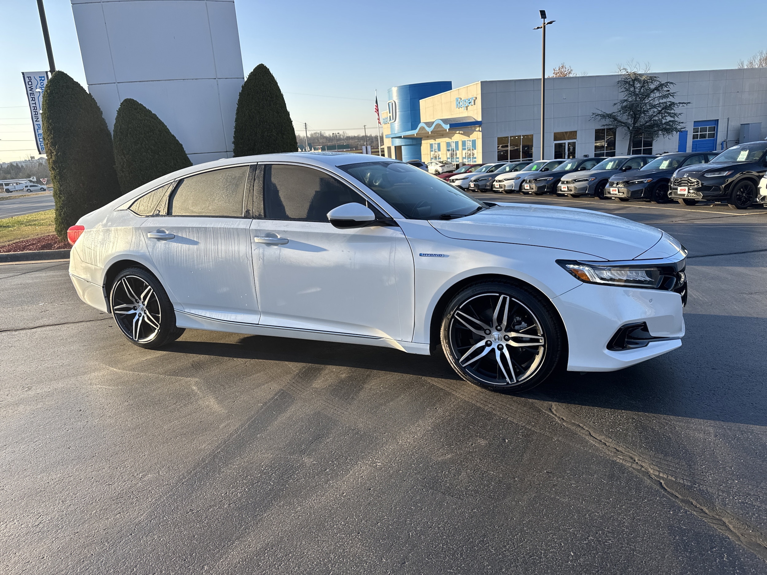 2021 Honda Accord Hybrid Touring's photo