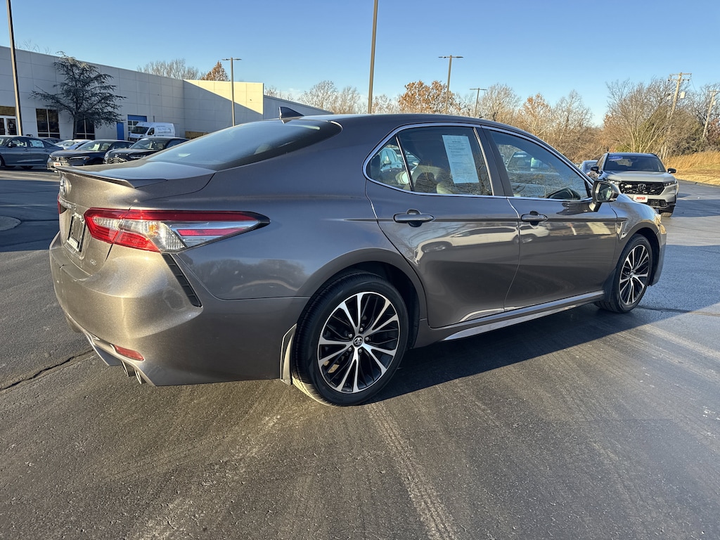 Used 2019 Toyota Camry SE Sedan