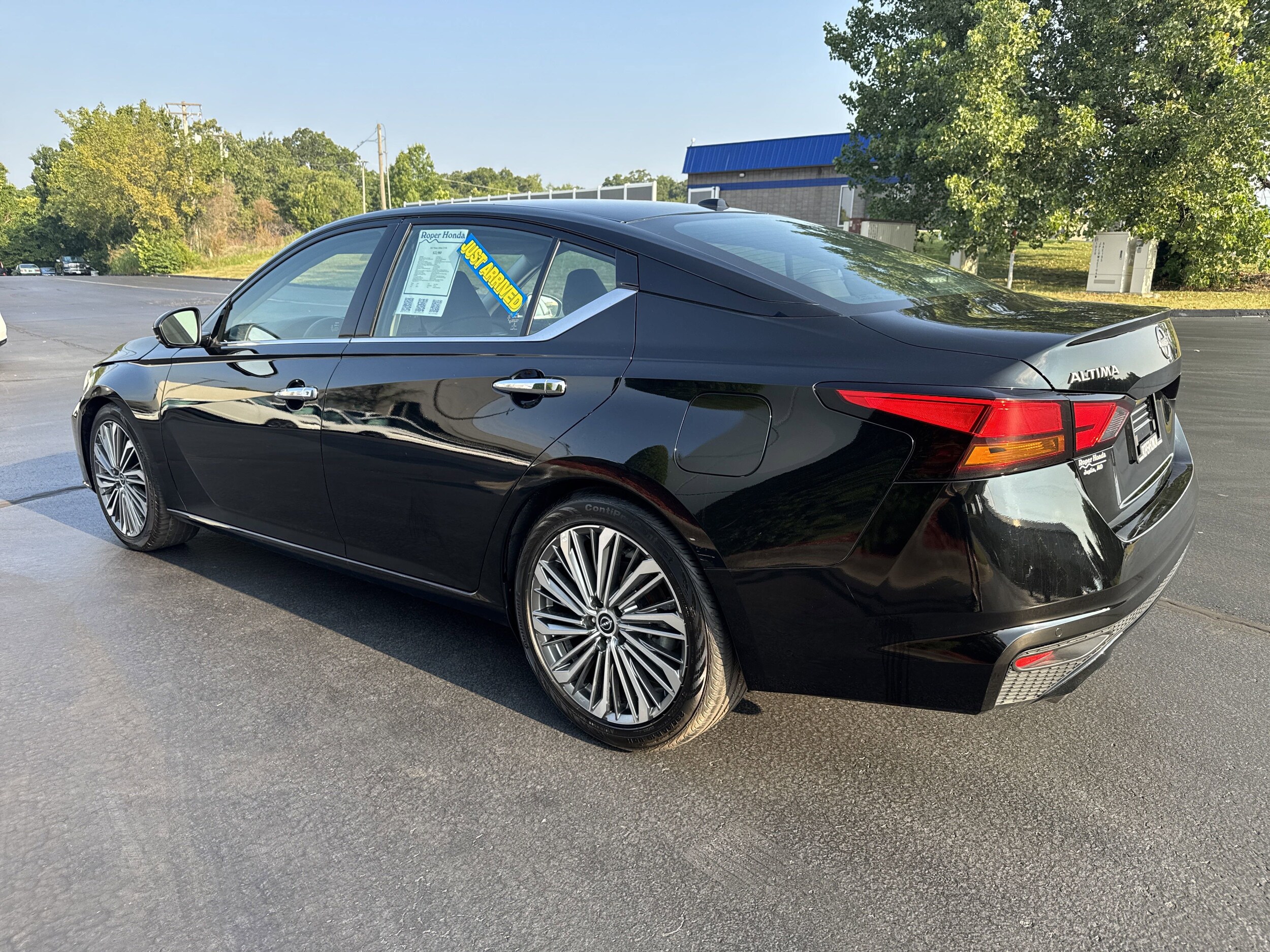 2023 Nissan Altima 2.5 SL photo 3