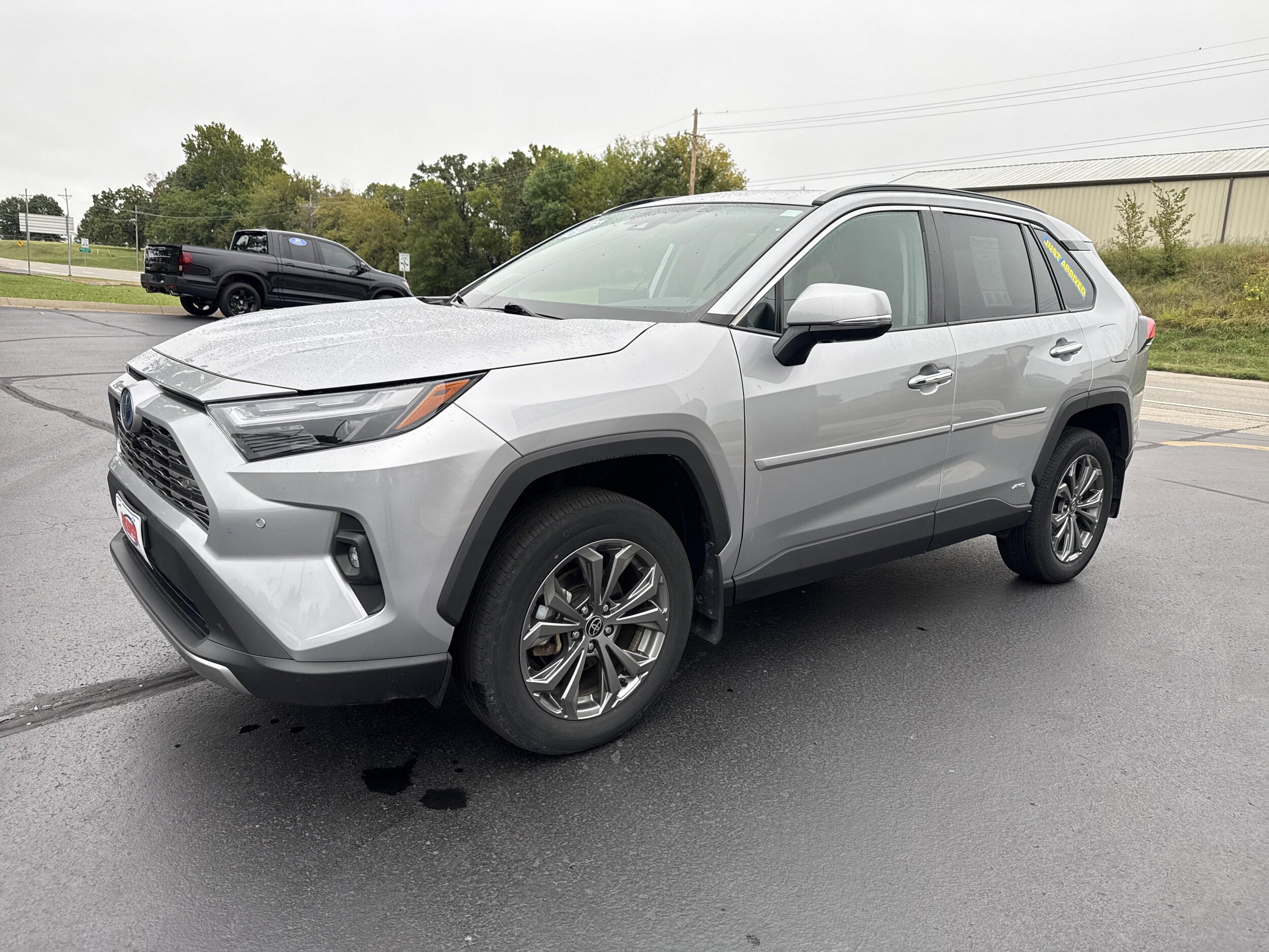 2022 Toyota RAV4 Hybrid Limited photo 2