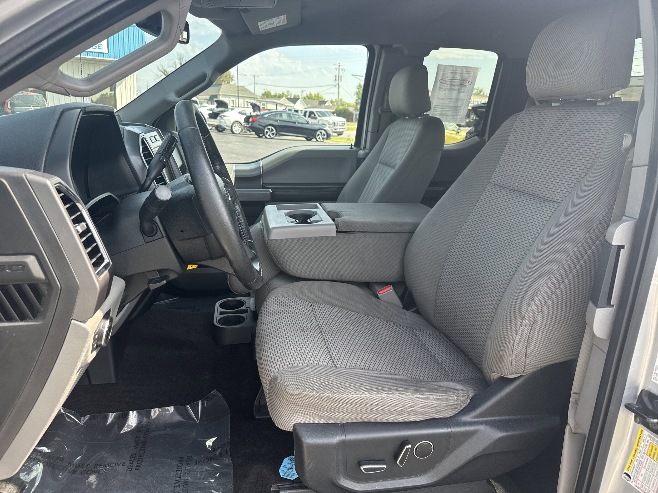 2015 Ford F-150 XLT photo 3