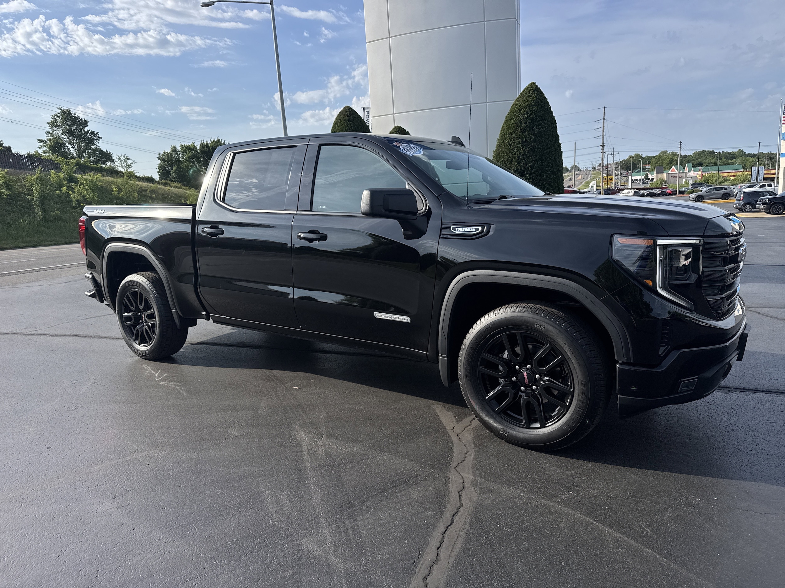 2025 GMC Sierra 4WD Crew Cab Std Box Elevation 3VL's photo
