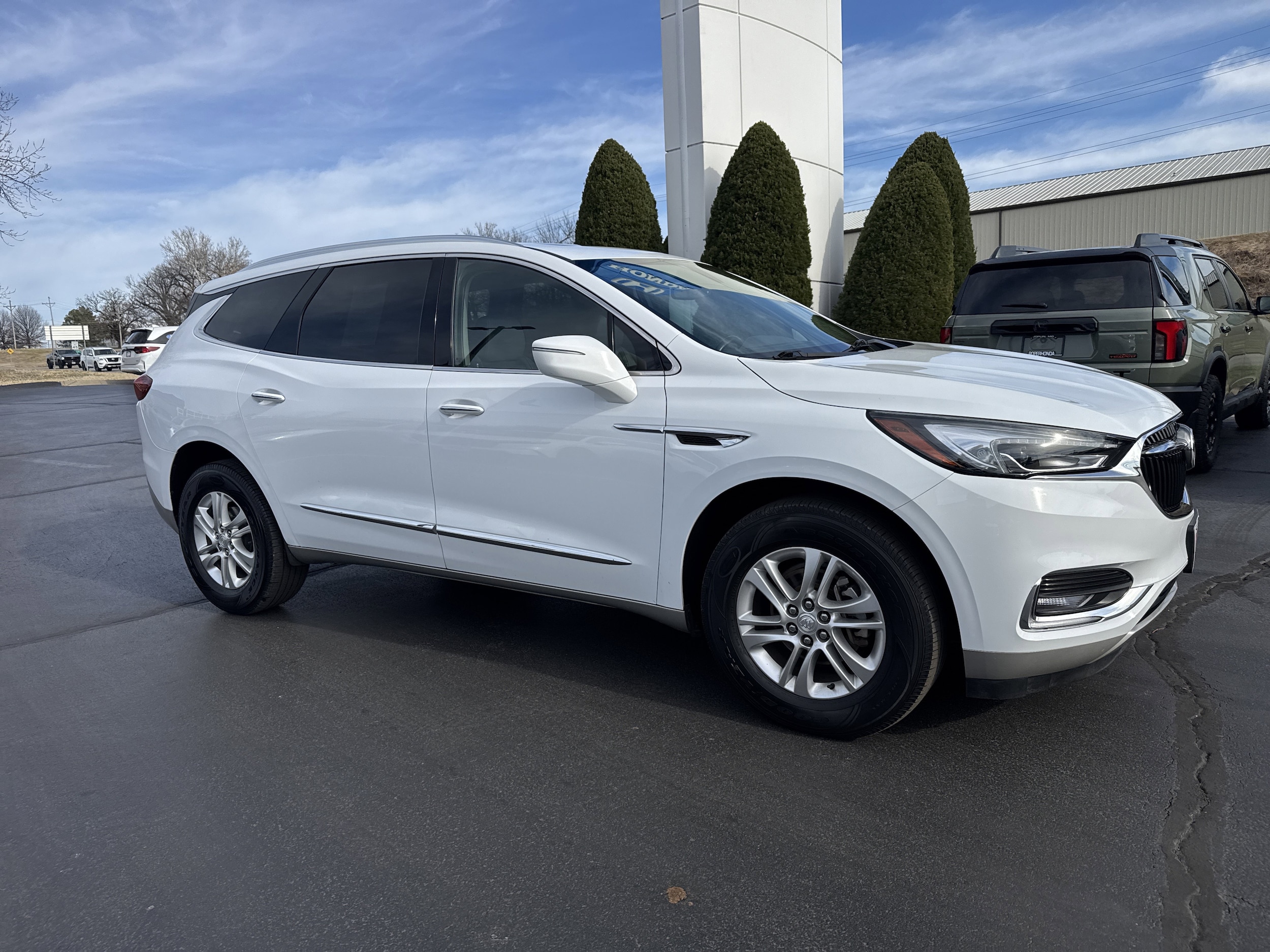 2020 Buick Enclave Essence's photo