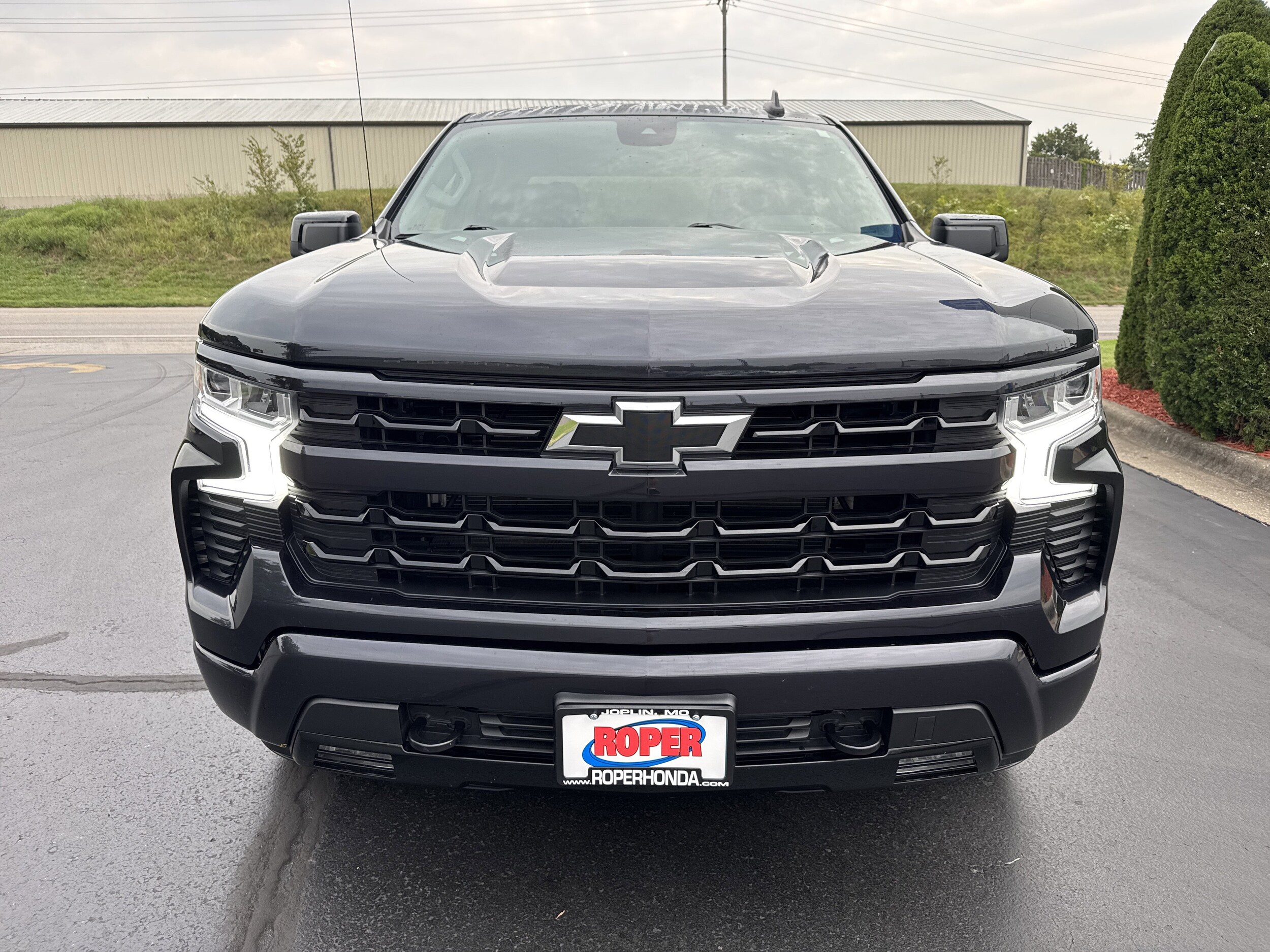 2024 Chevrolet Silverado 1500 RST photo 3
