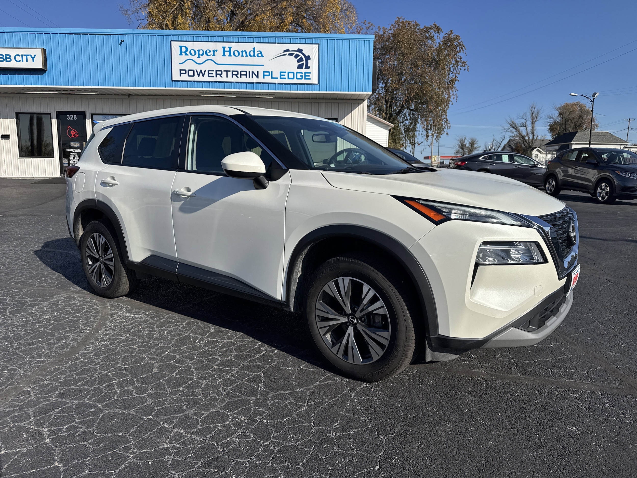 2023 Nissan Rogue SV's photo