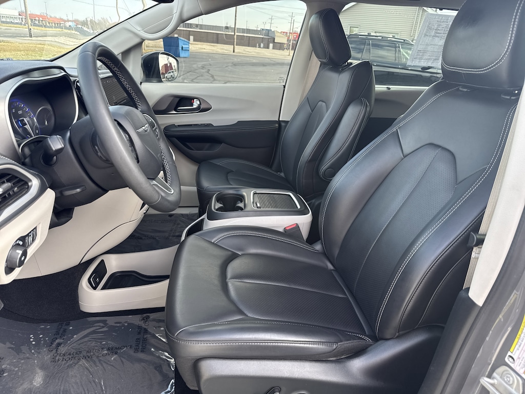 Used 2023 Chrysler Pacifica Touring L Van Passenger Van