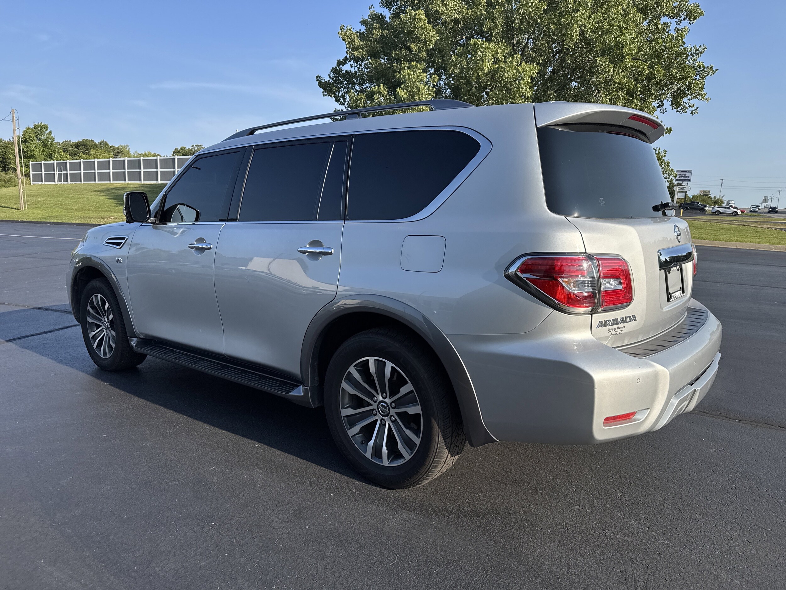2018 Nissan Armada SL photo 3