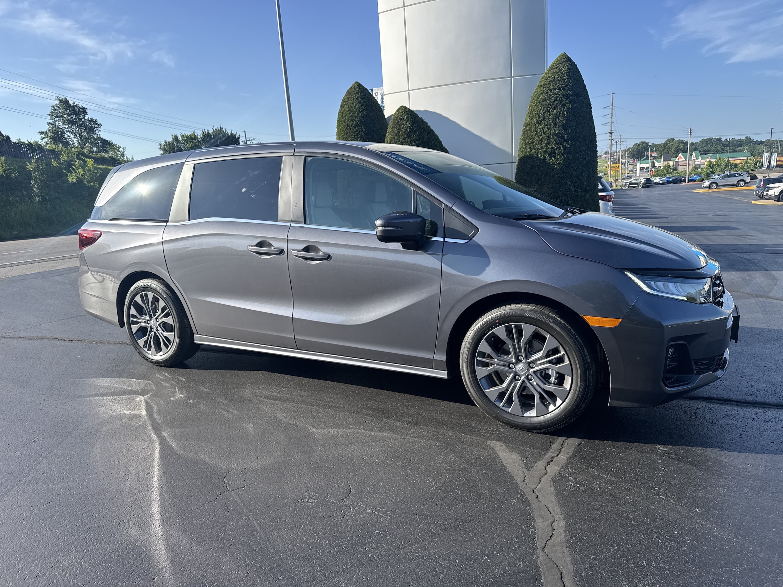 2026 Honda Odyssey Touring's photo