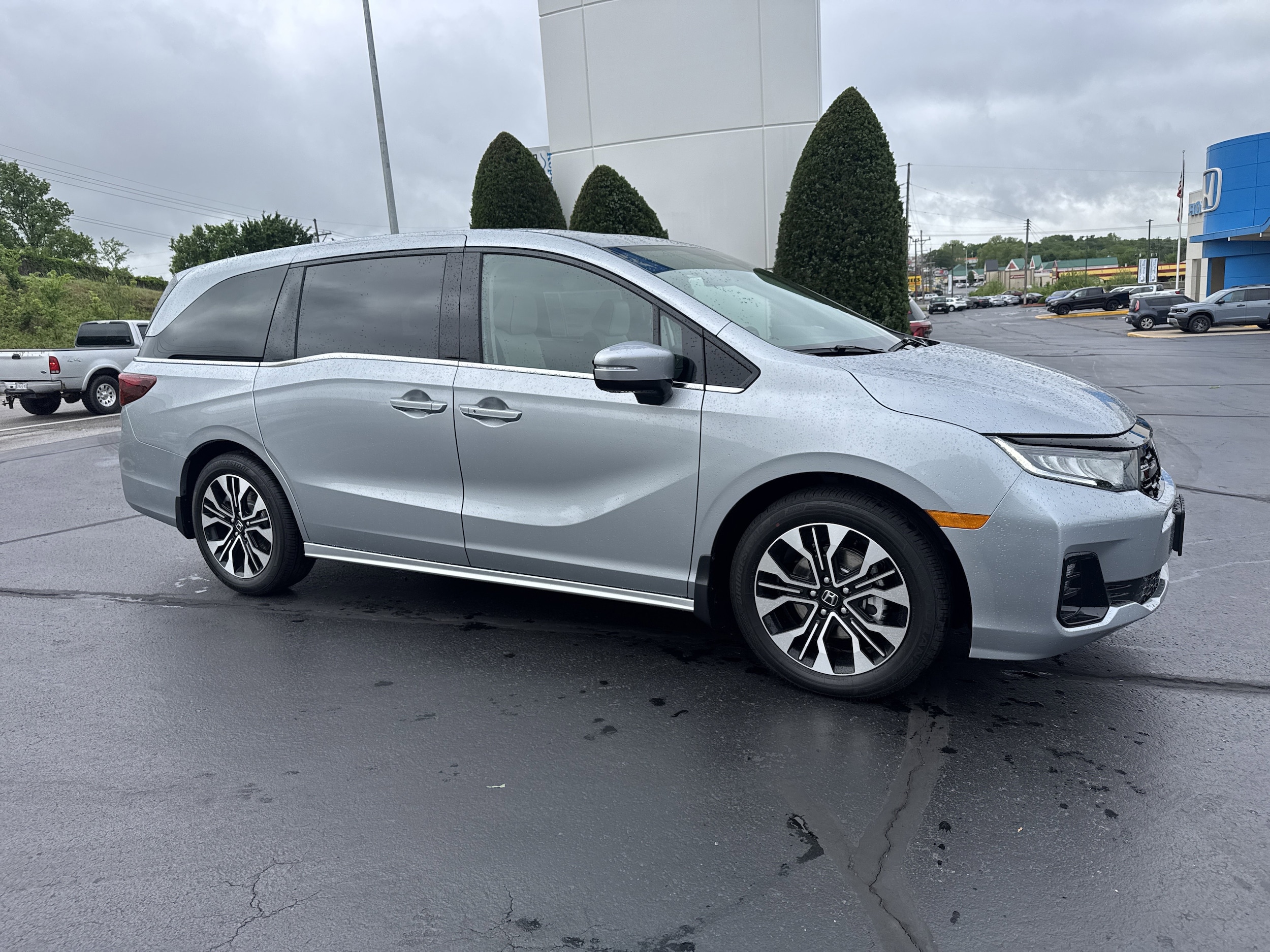 2026 Honda Odyssey Elite's photo
