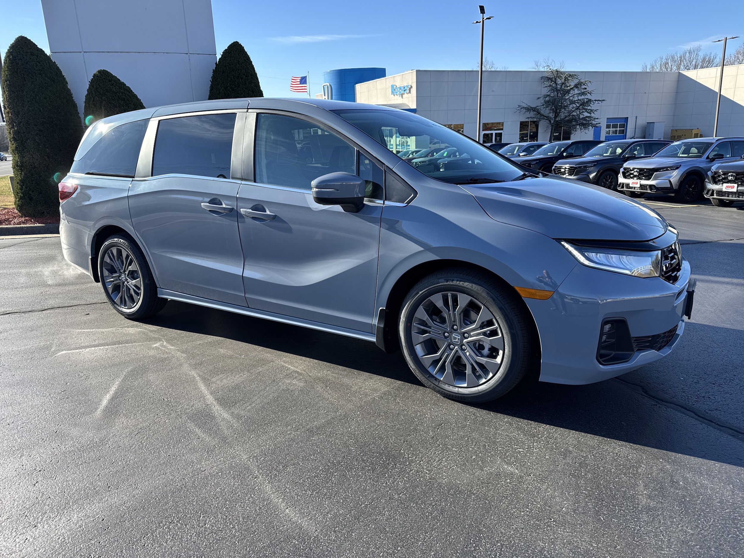 2026 Honda Odyssey Touring's photo