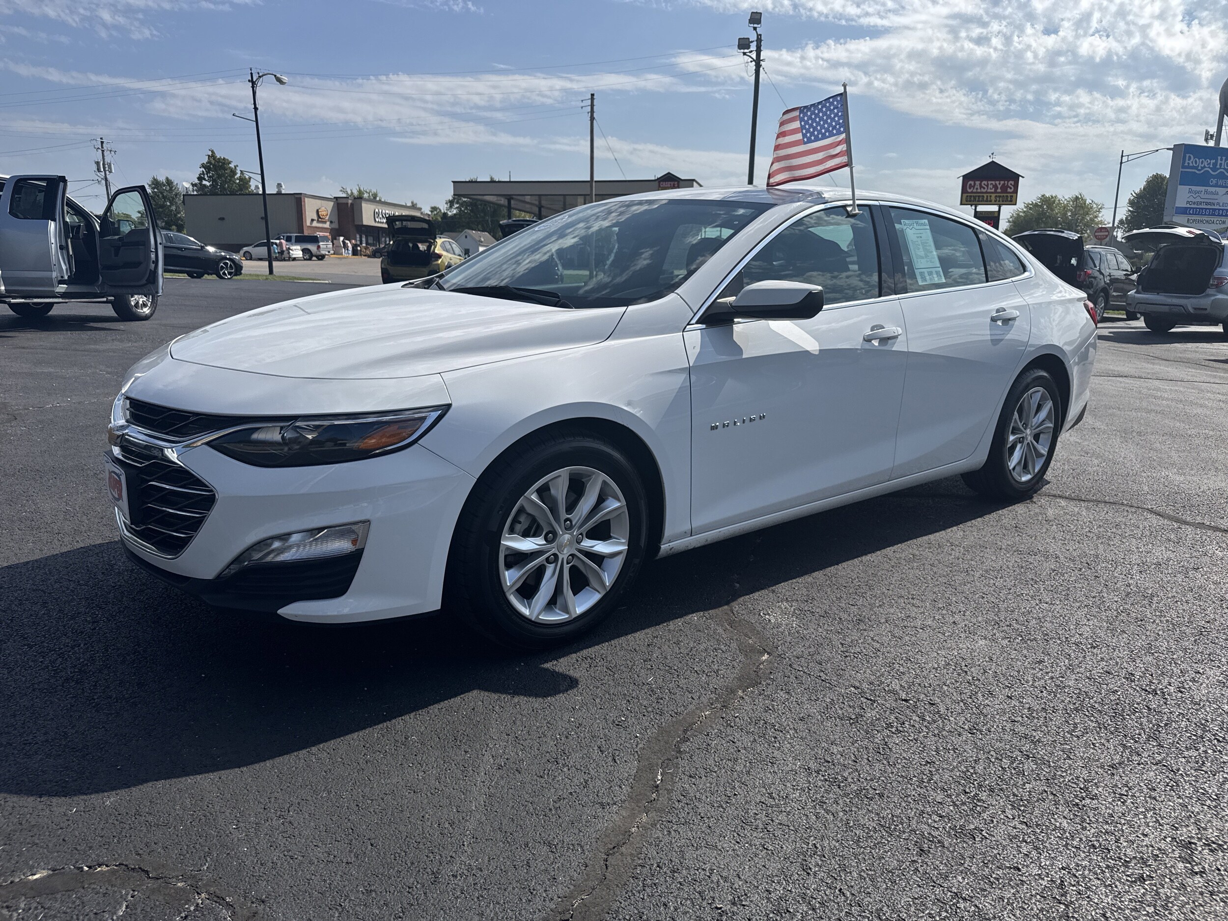 2023 Chevrolet Malibu 1LT photo 2