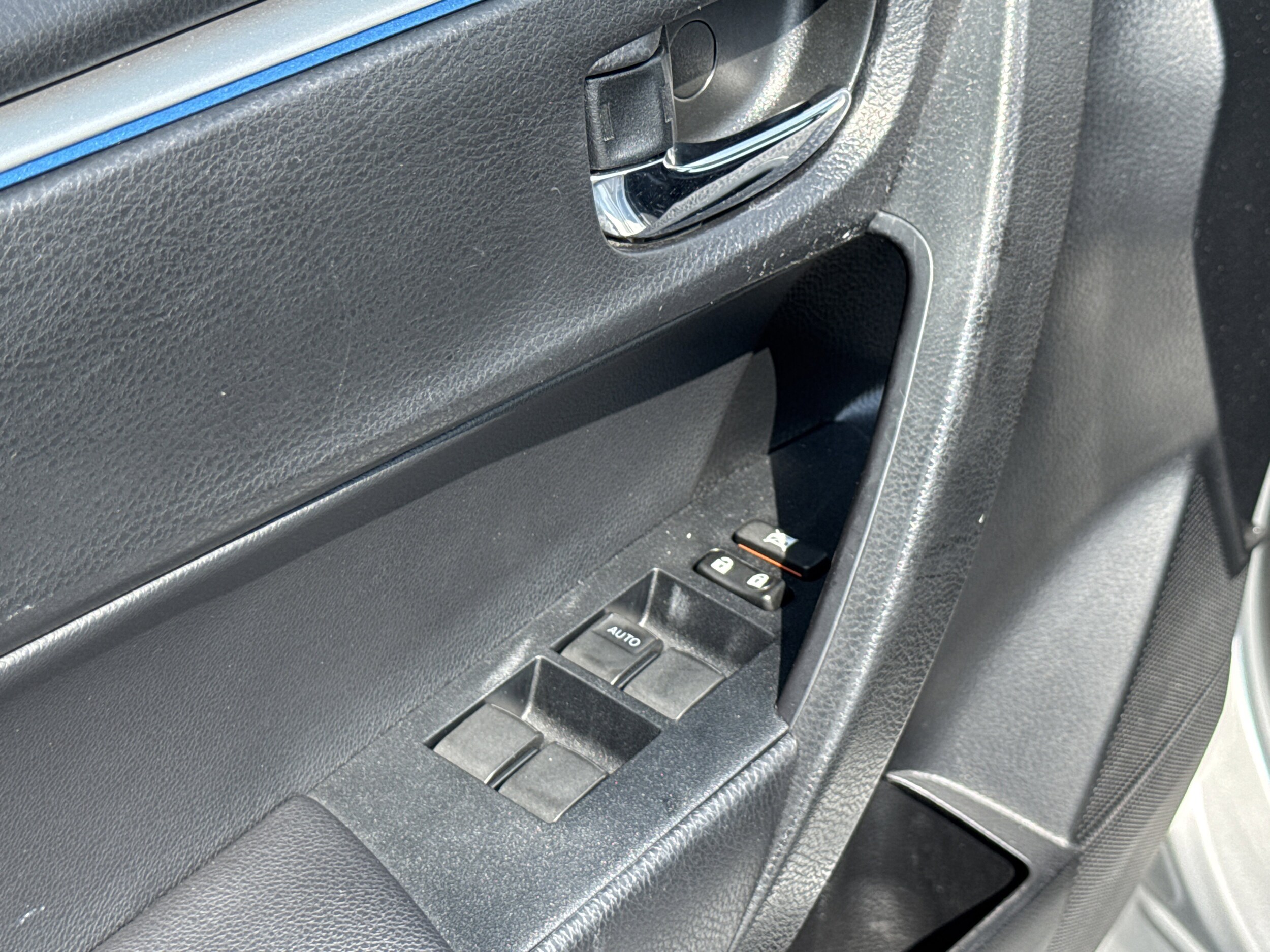 2016 Toyota Corolla LE photo 4