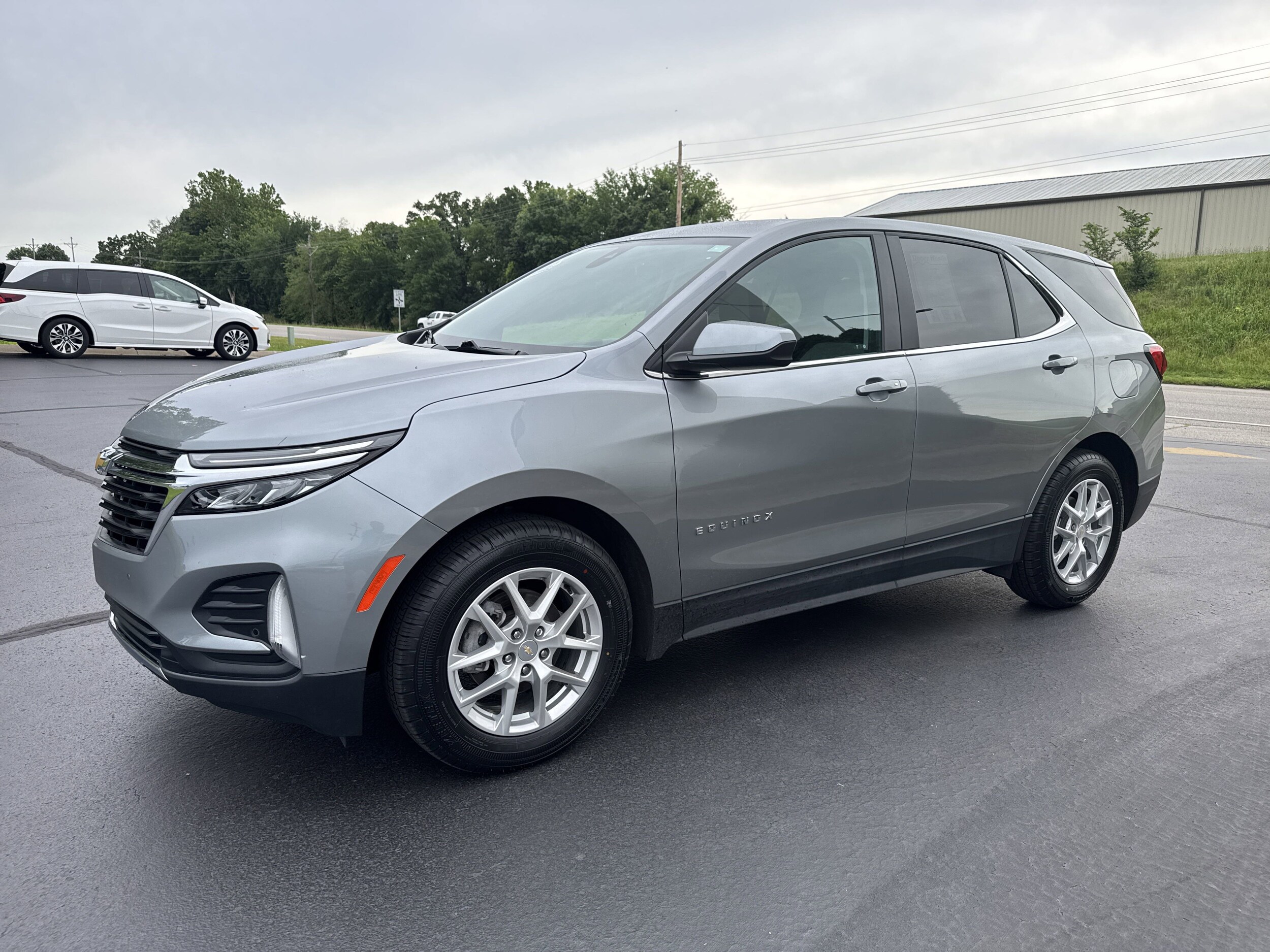 2023 Chevrolet Equinox LT photo 3