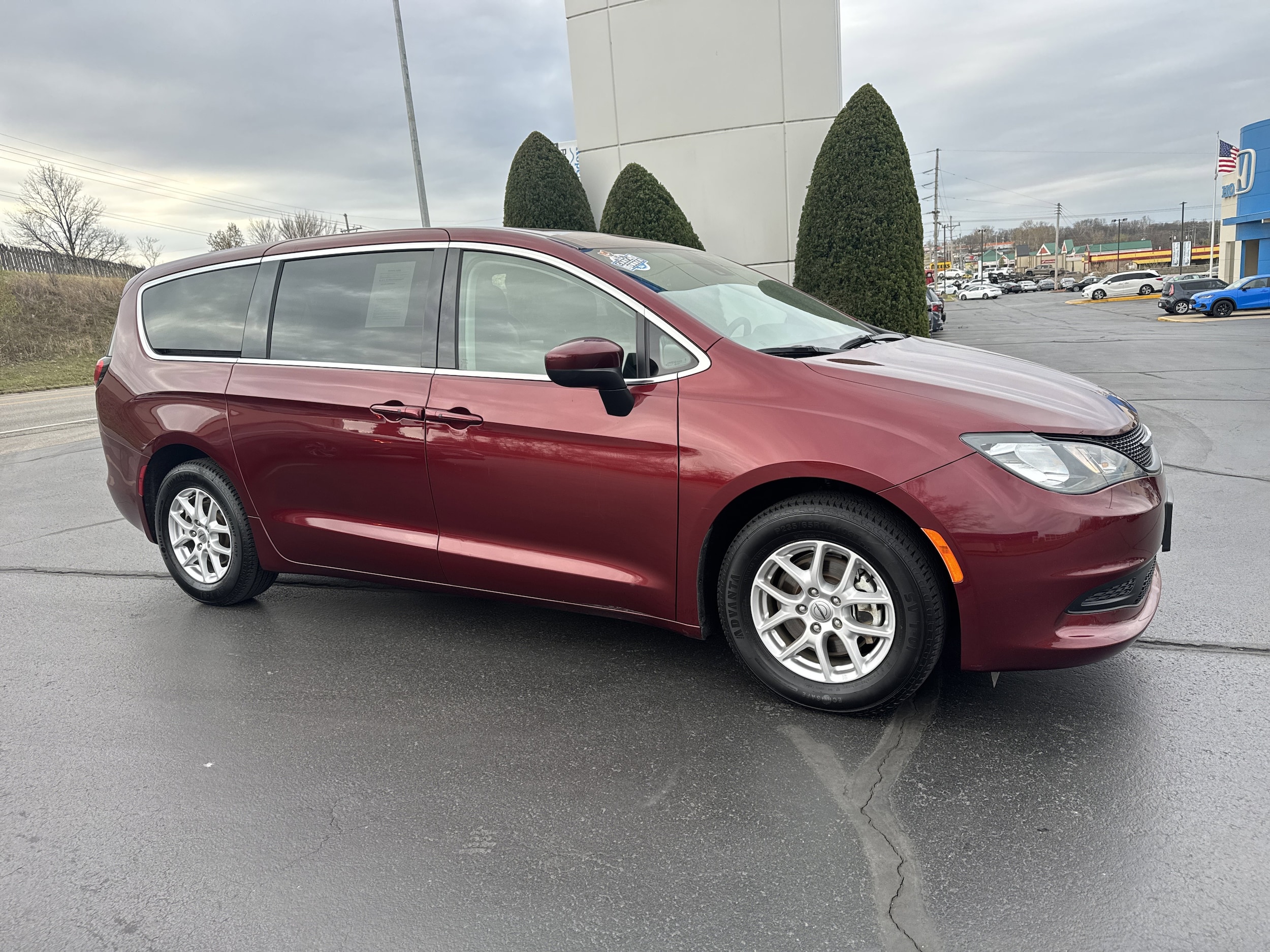 2023 Chrysler Voyager LX
