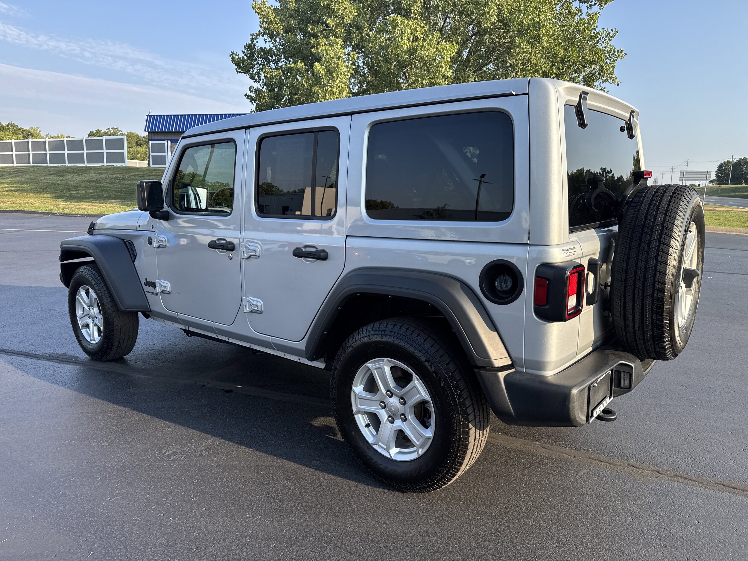 2022 Jeep Wrangler Unlimited Sport photo 3