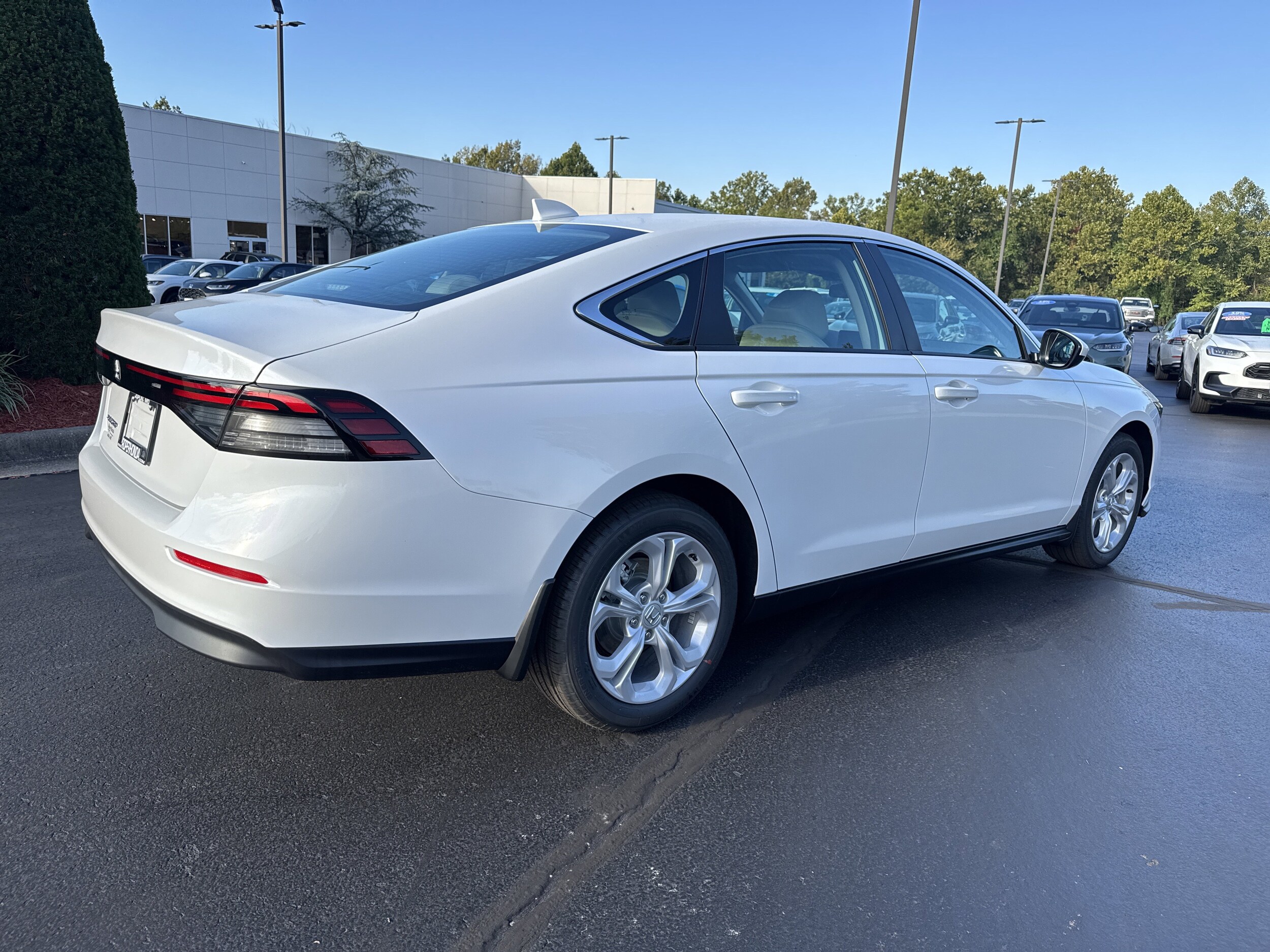 2025 Honda Accord LX photo 4