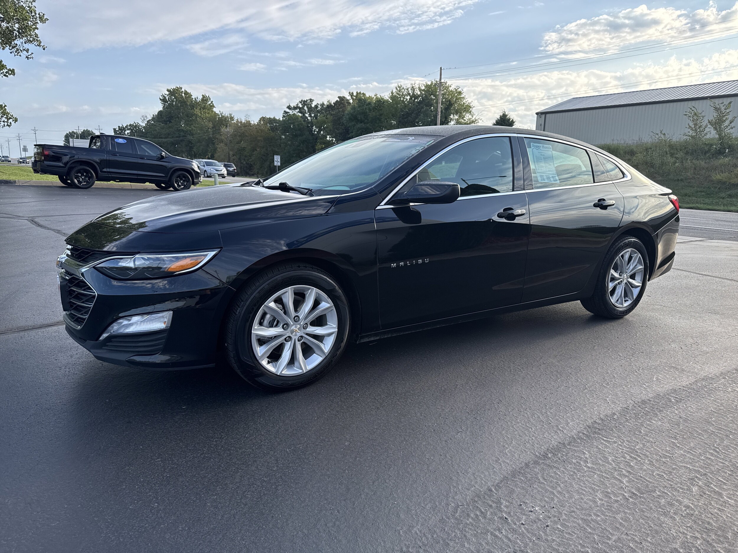 2024 Chevrolet Malibu 1LT photo 2