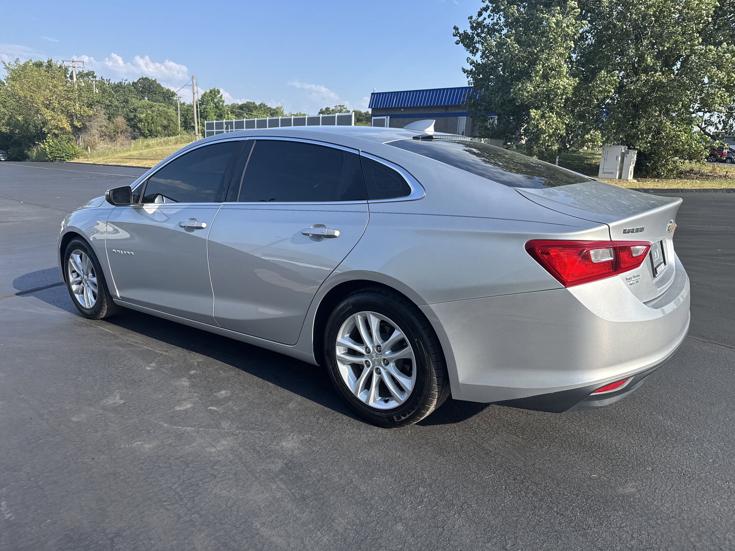 2017 Chevrolet Malibu 1LT photo 3