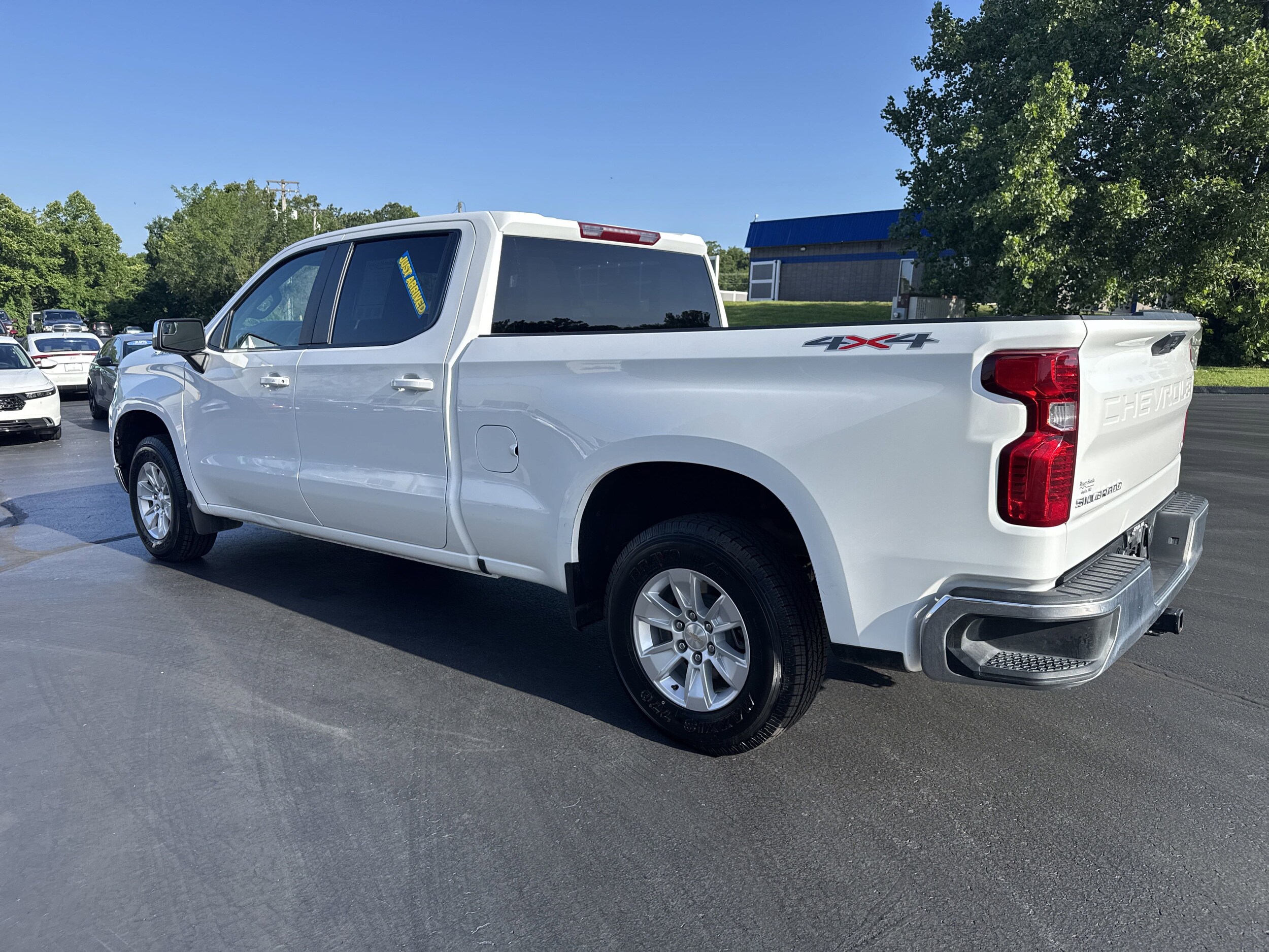 2023 Chevrolet Silverado 1500 photo 3