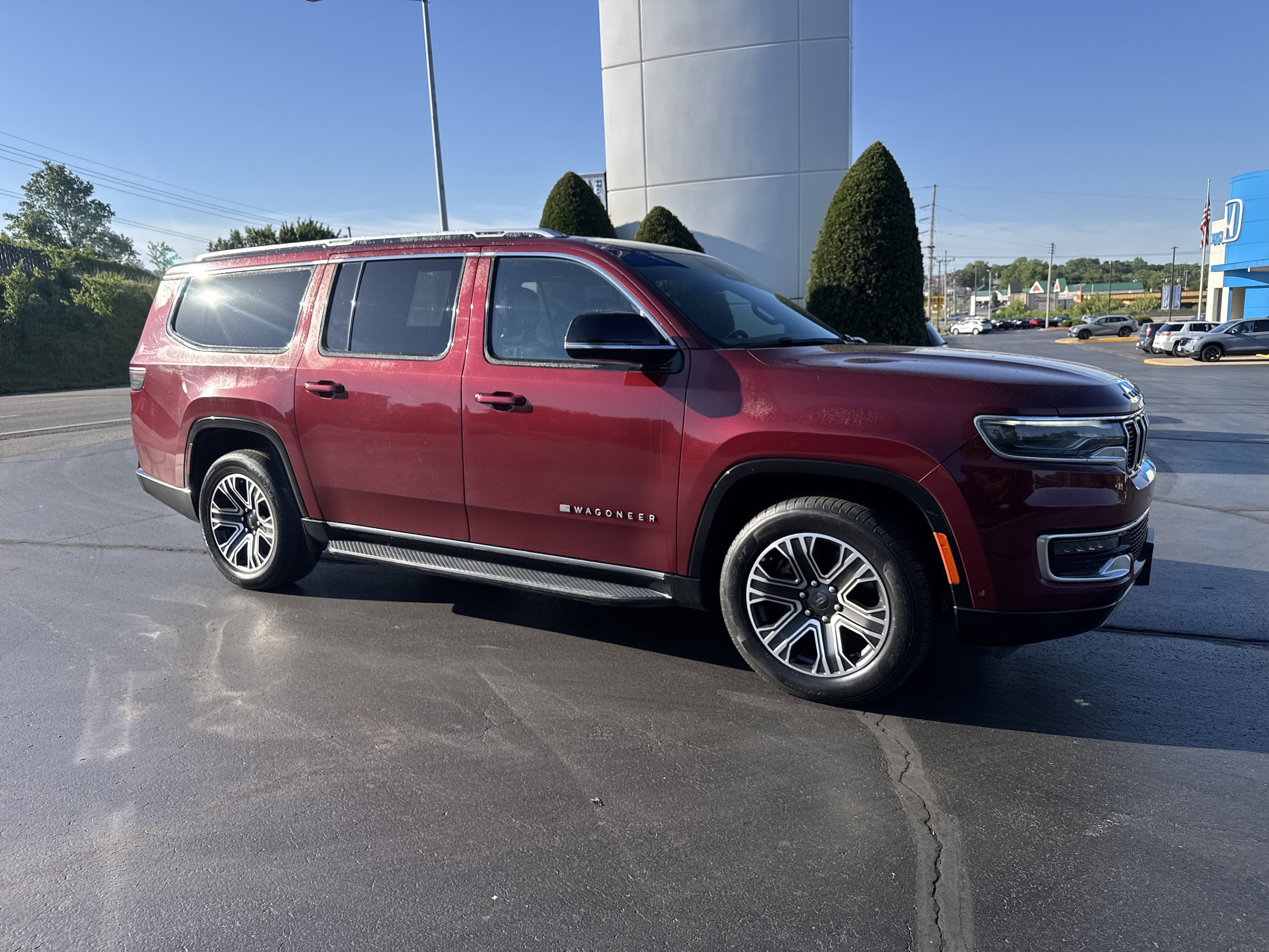 2023 Jeep Wagoneer L Series II 4WD's photo