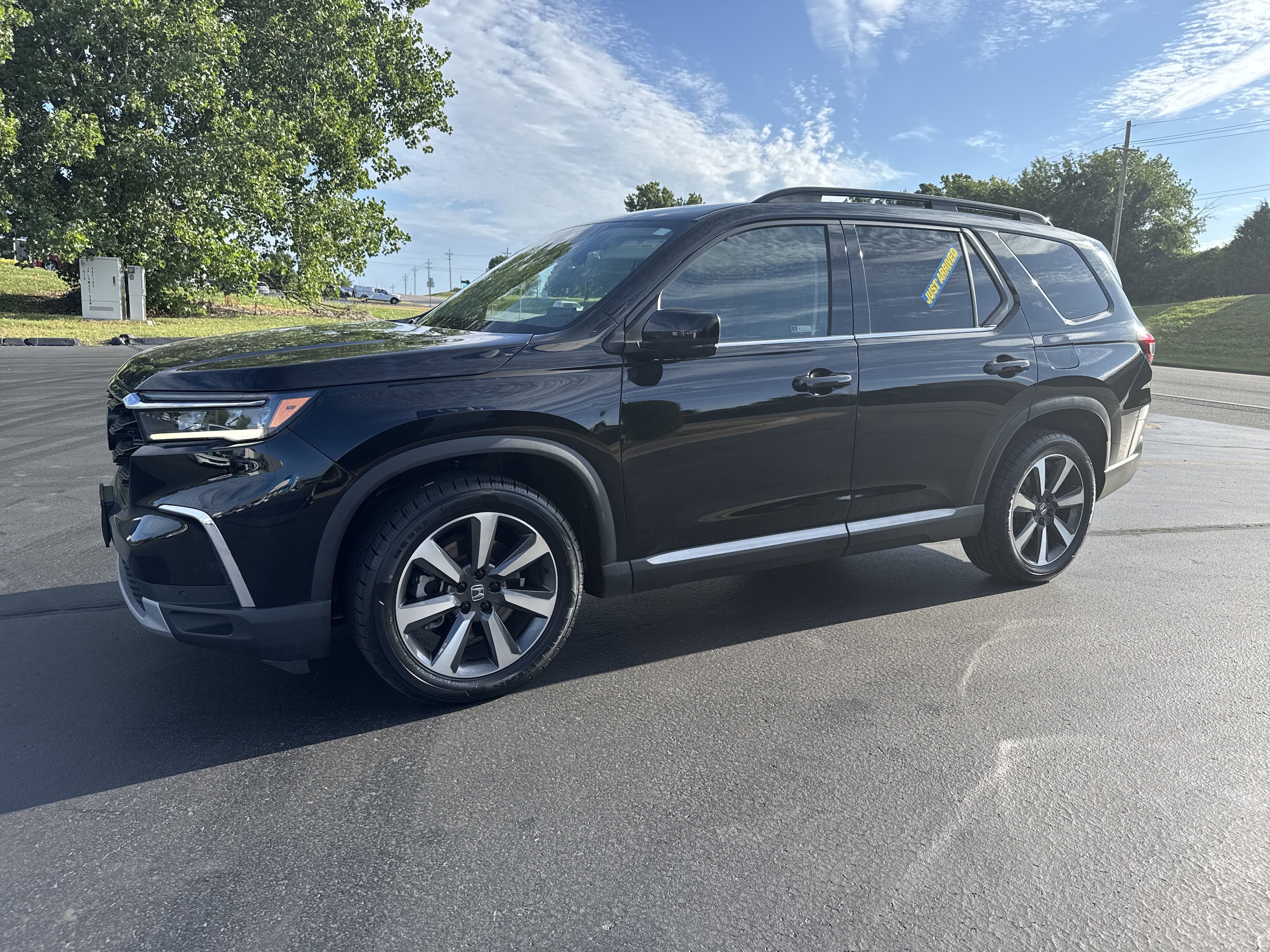 2023 Honda Pilot Elite photo 2
