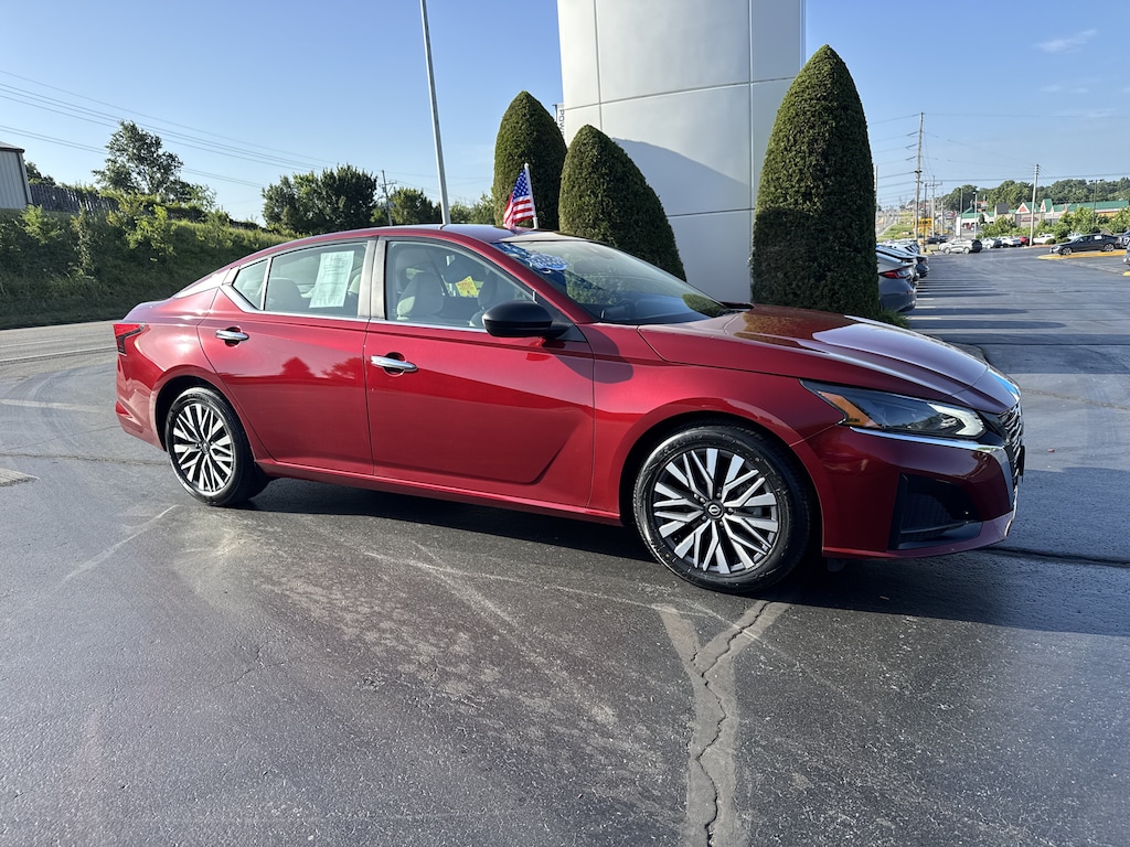 Used 2025 Nissan Altima SV Sedan