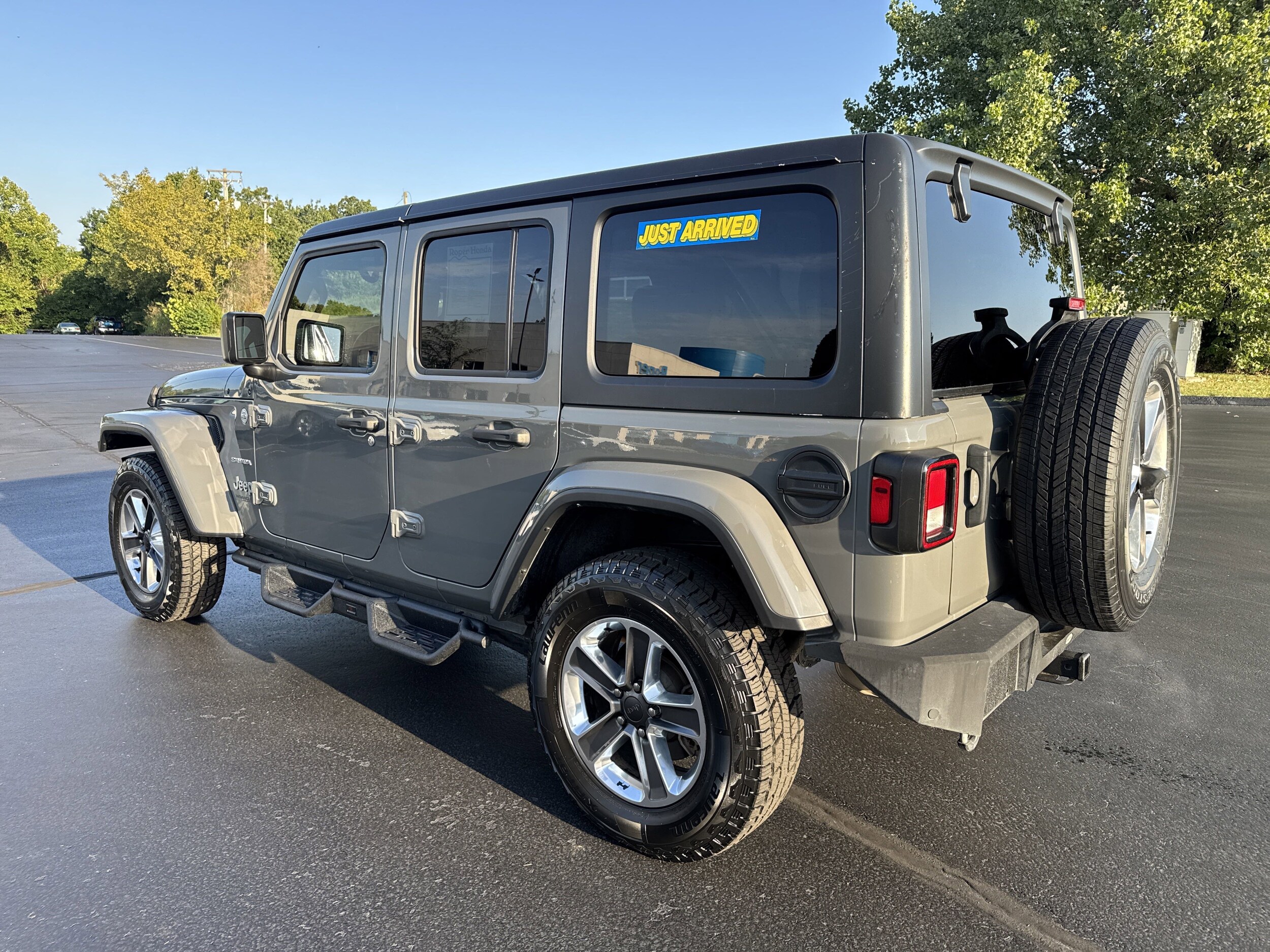 2021 Jeep Wrangler Unlimited Sahara photo 3