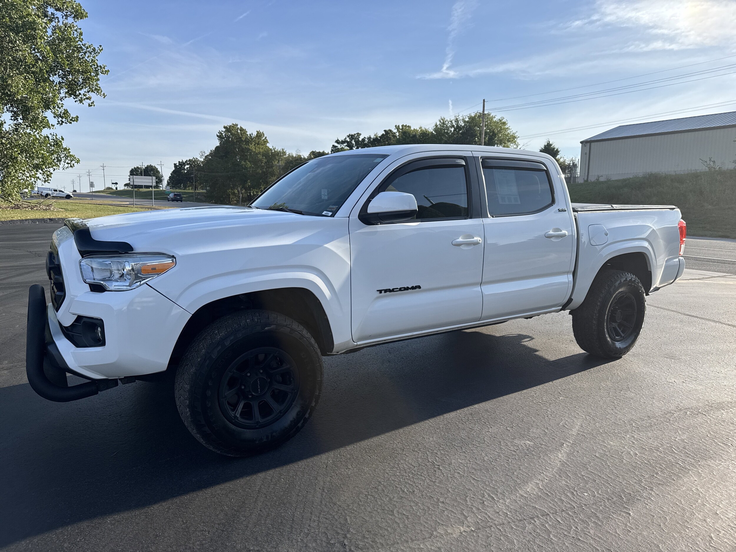 2018 Toyota Tacoma SR V6 photo 2