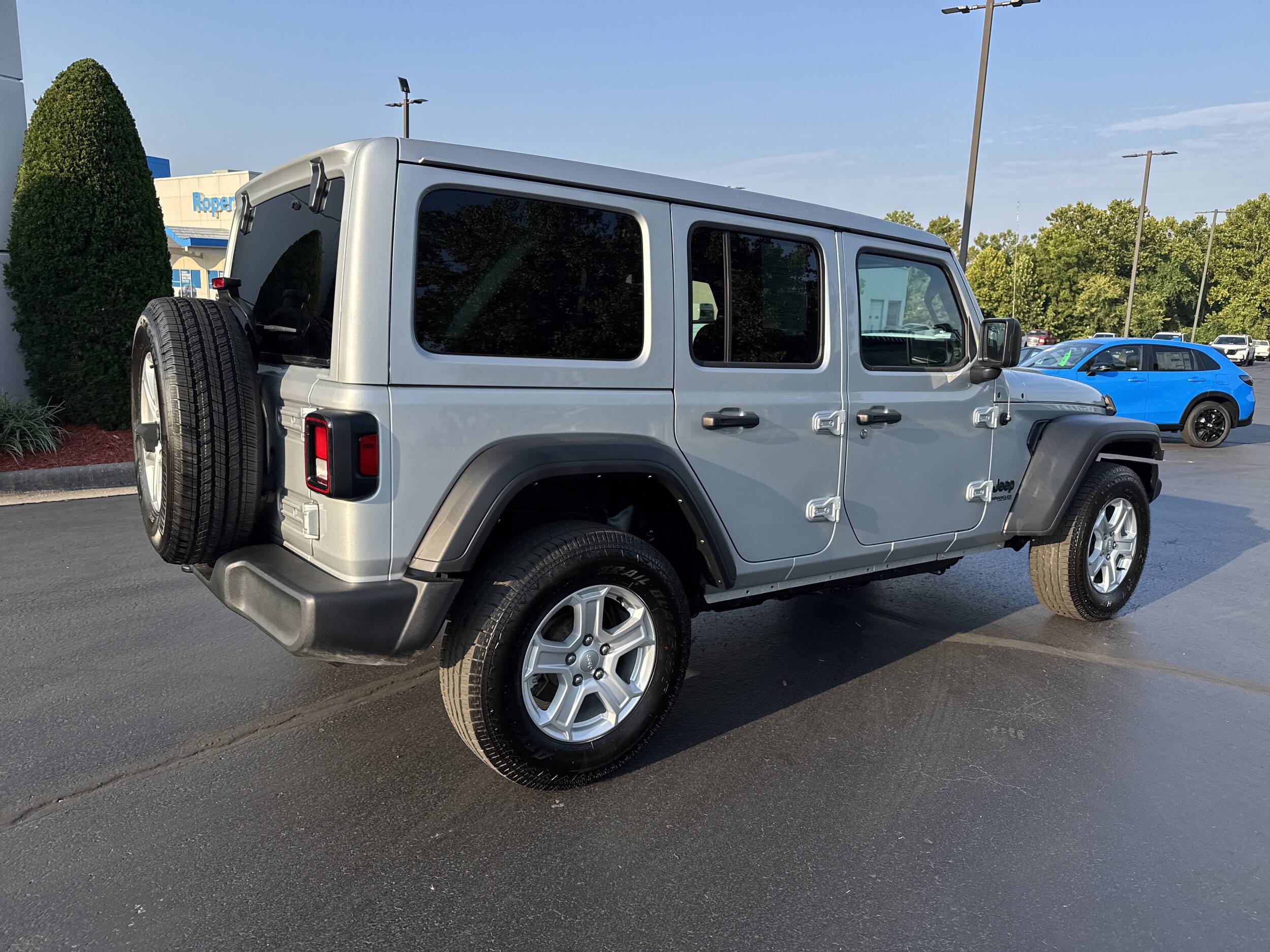 2022 Jeep Wrangler Unlimited Sport photo 4