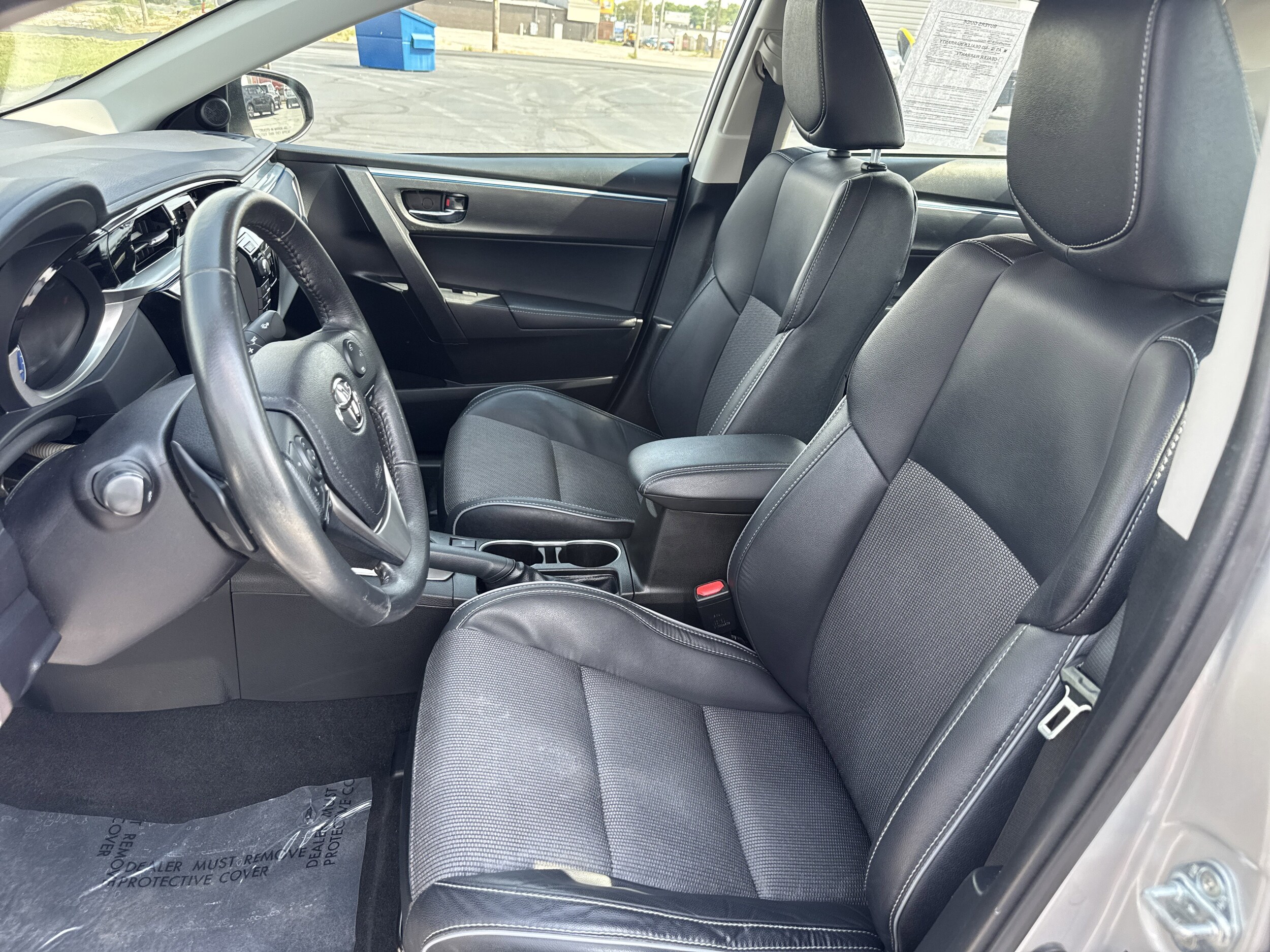 2016 Toyota Corolla LE photo 3