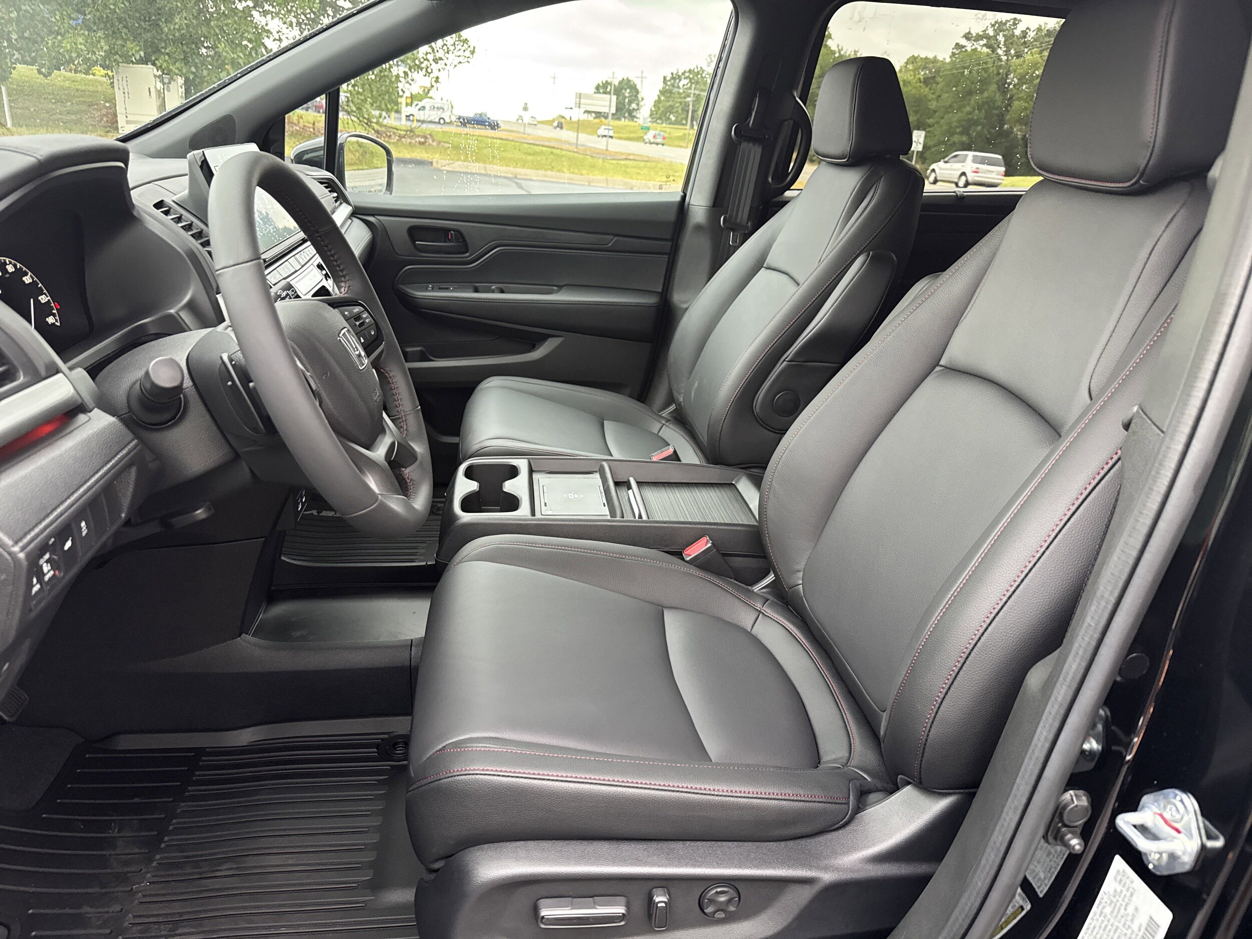 2025 Honda Odyssey photo 4