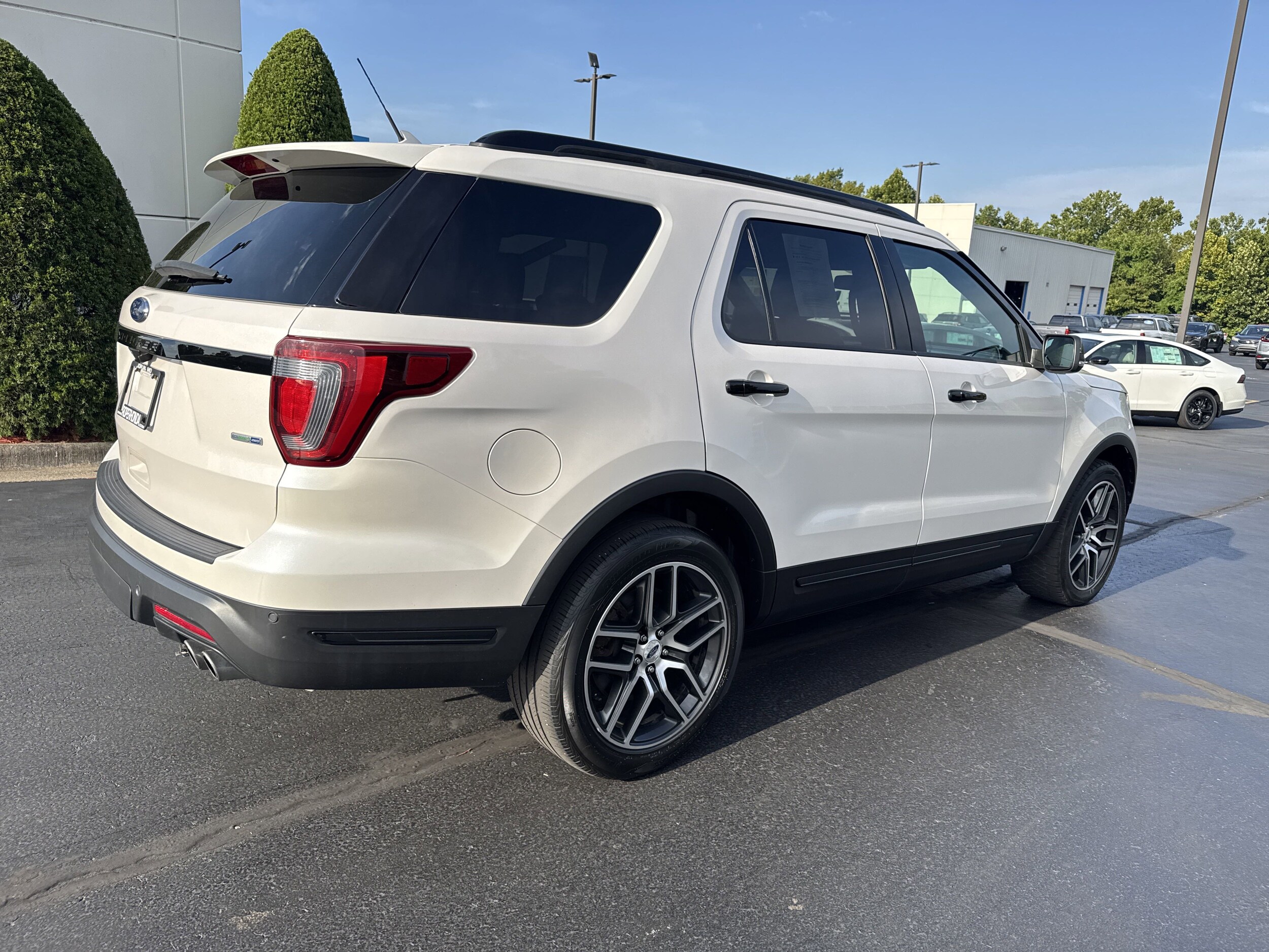 2019 Ford Explorer Sport photo 4