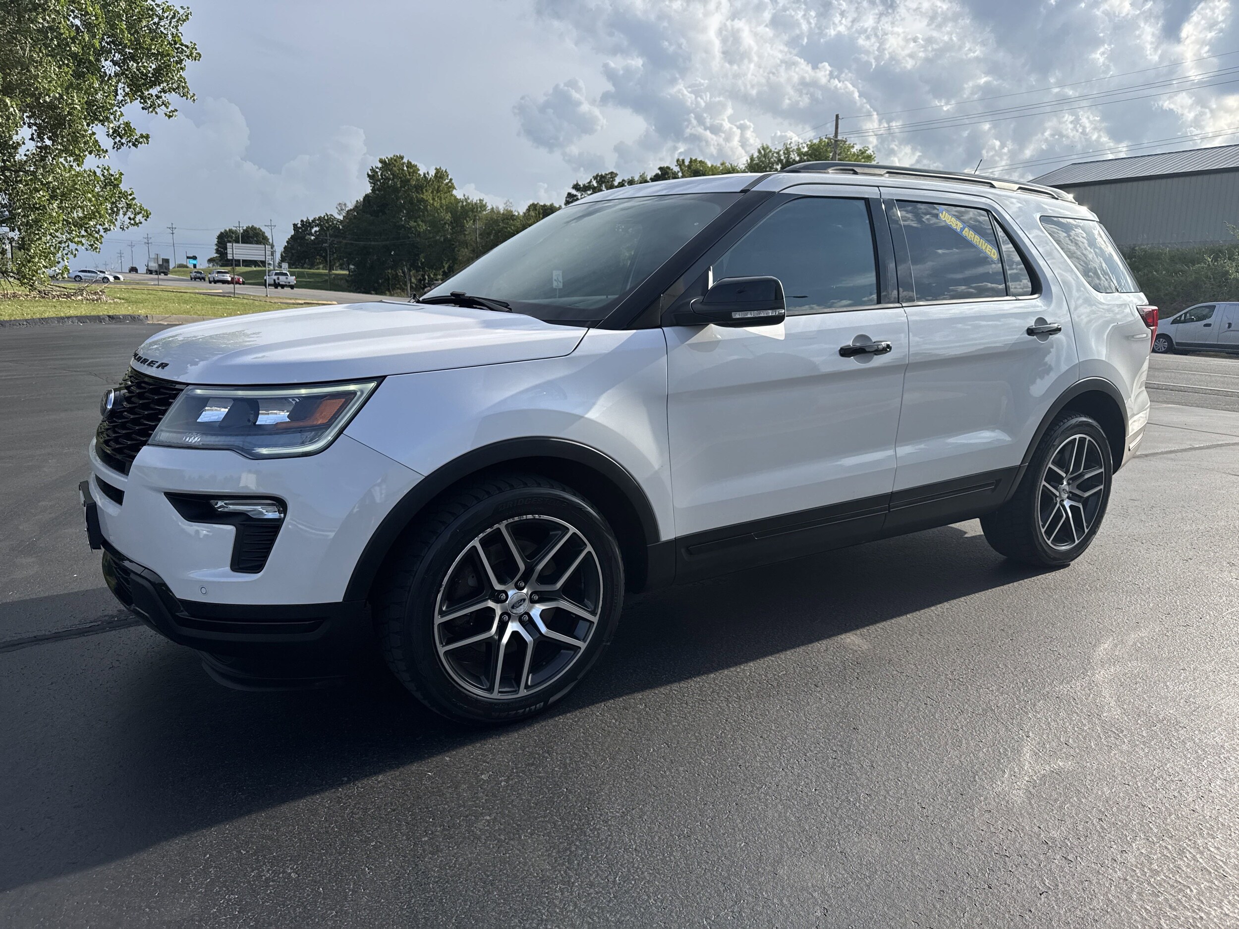 2019 Ford Explorer Sport photo 2