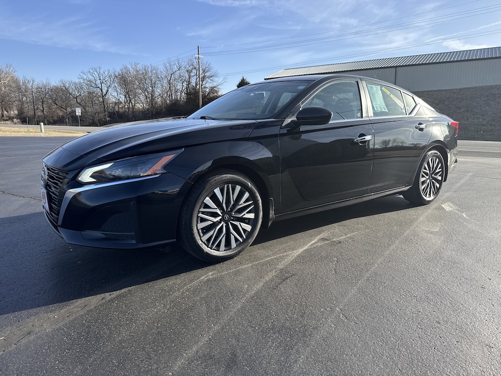 Used 2024 Nissan Altima 2.5 SV Sedan