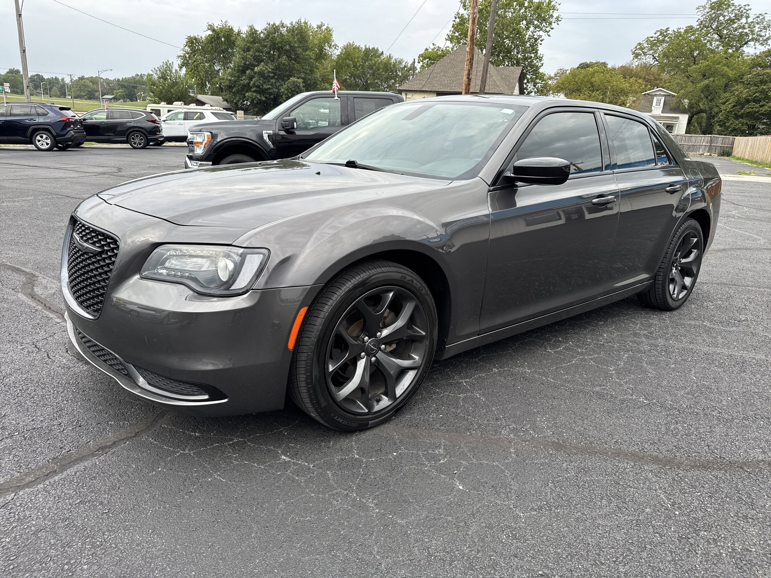 2021 Chrysler 300 Touring photo 3