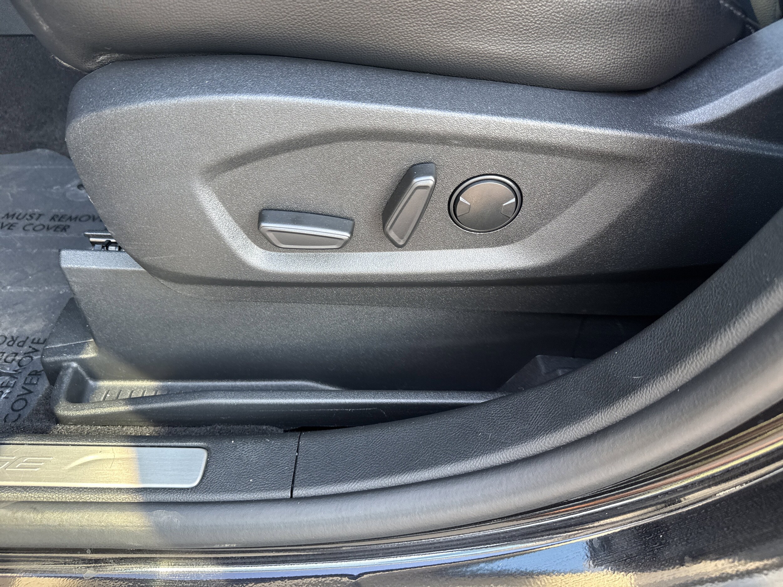 2024 Ford Edge Titanium photo 3
