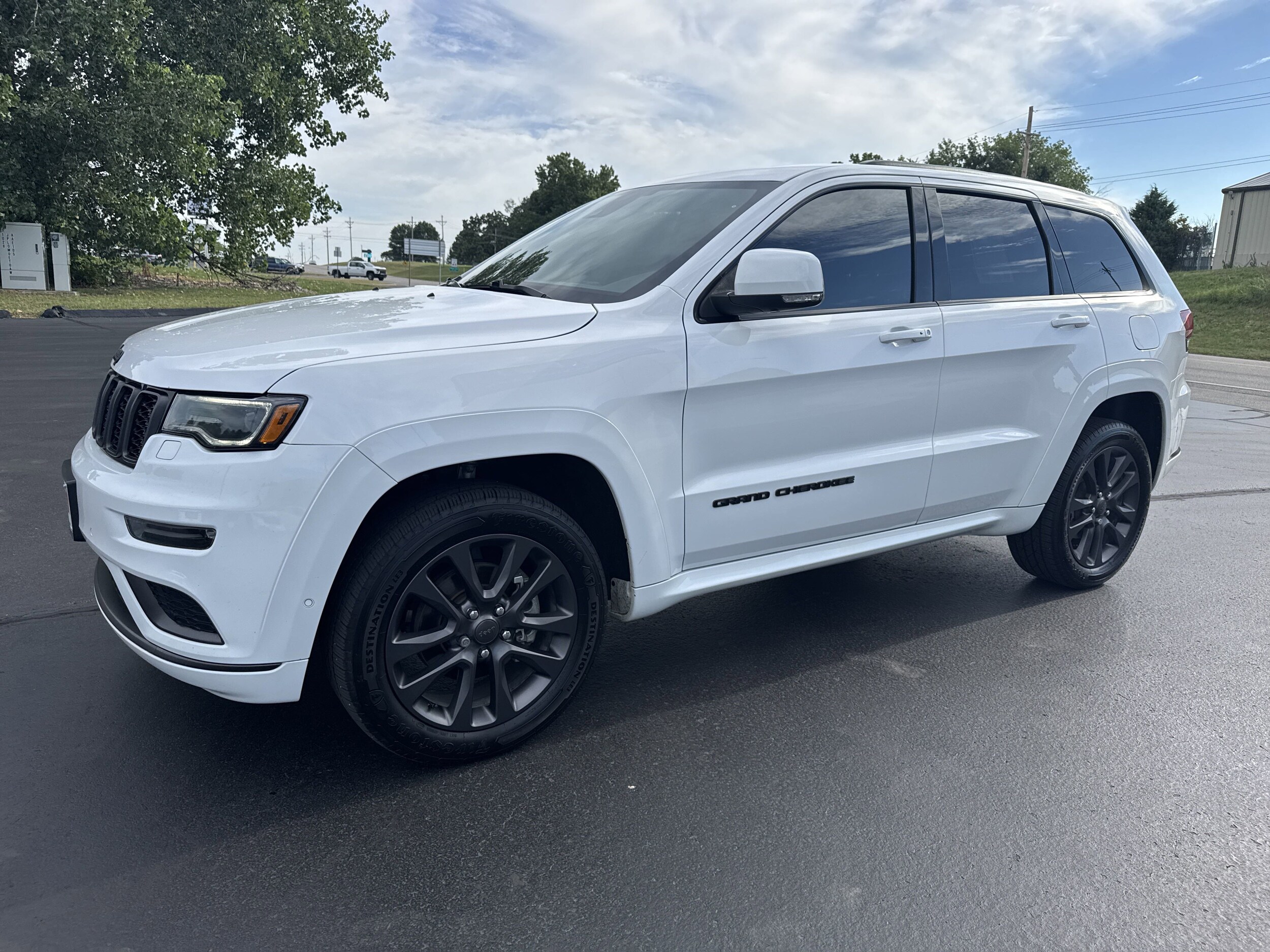 2019 Jeep Grand Cherokee Overland photo 2