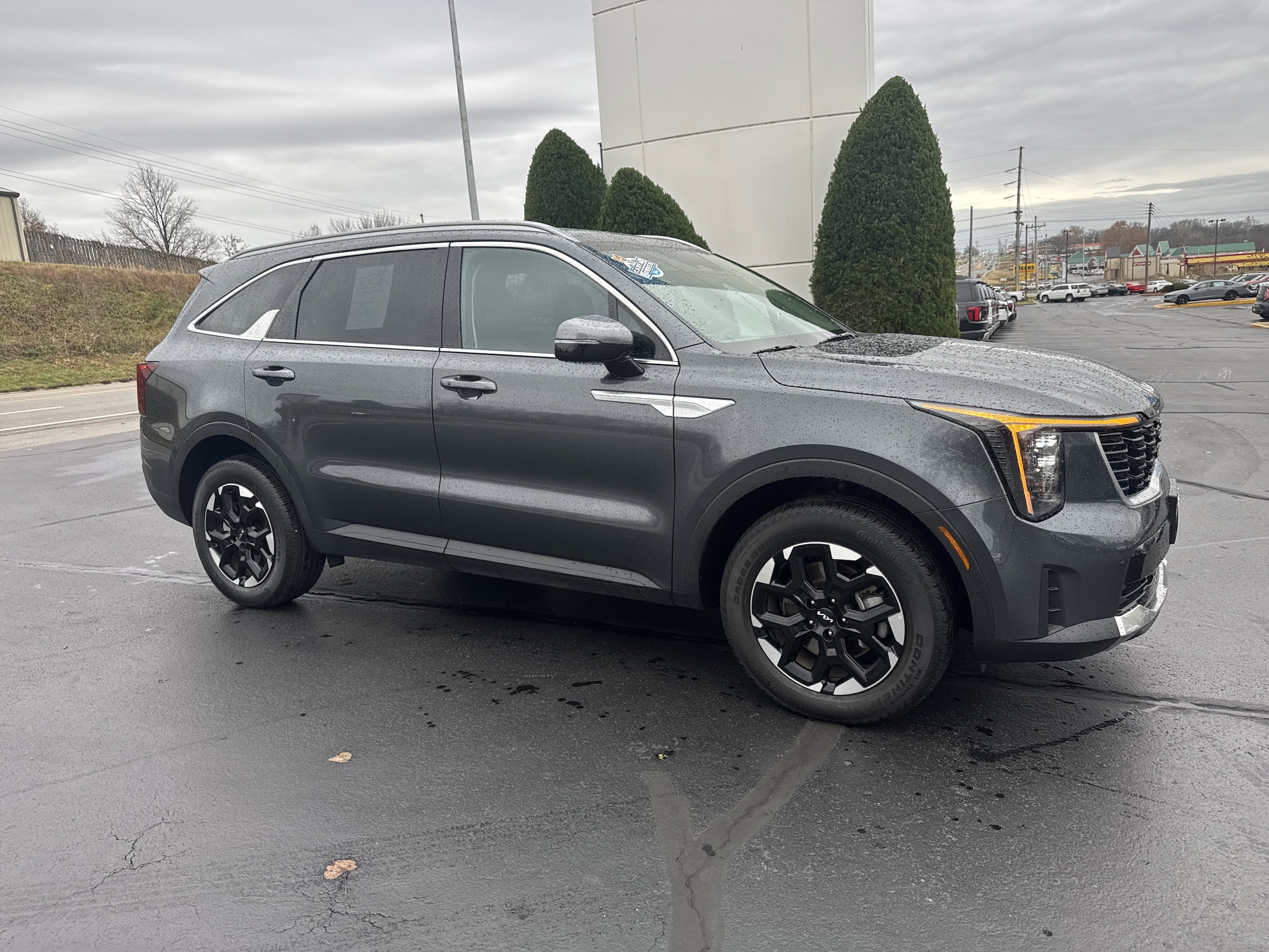 2024 Kia Sorento S's photo