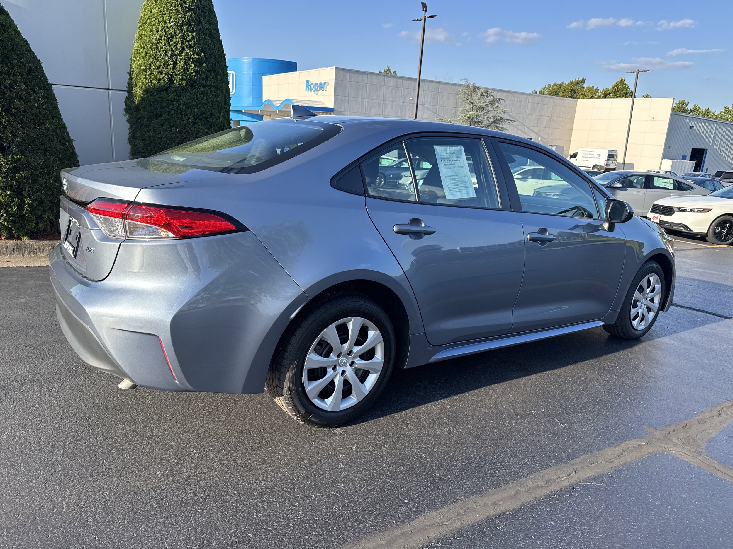 2023 Toyota Corolla LE photo 4