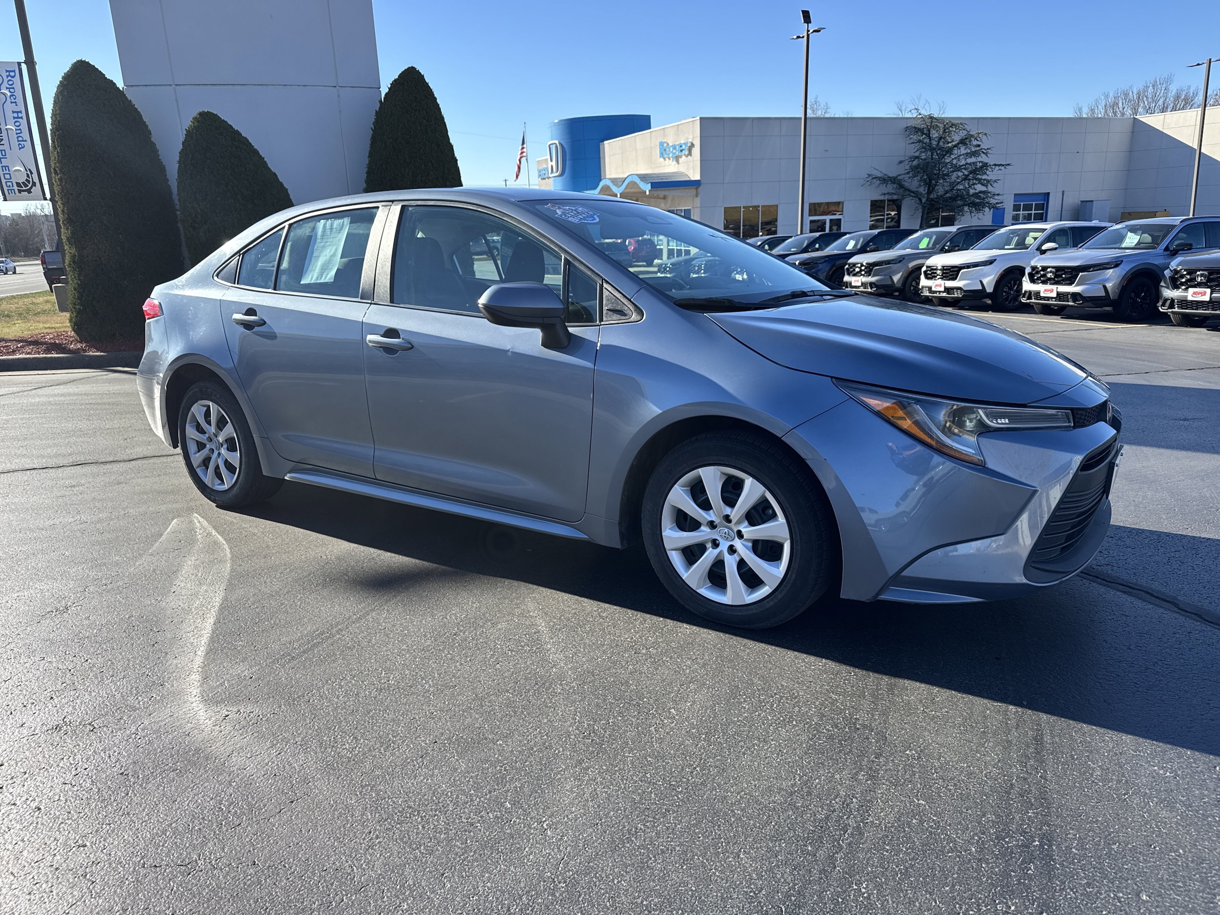 2023 Toyota Corolla LE's photo