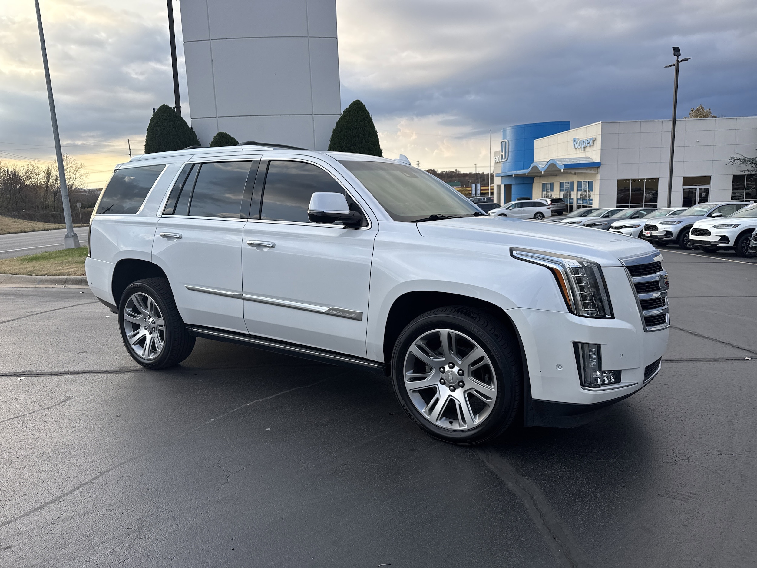 2017 Cadillac Escalade Premium Luxury's photo