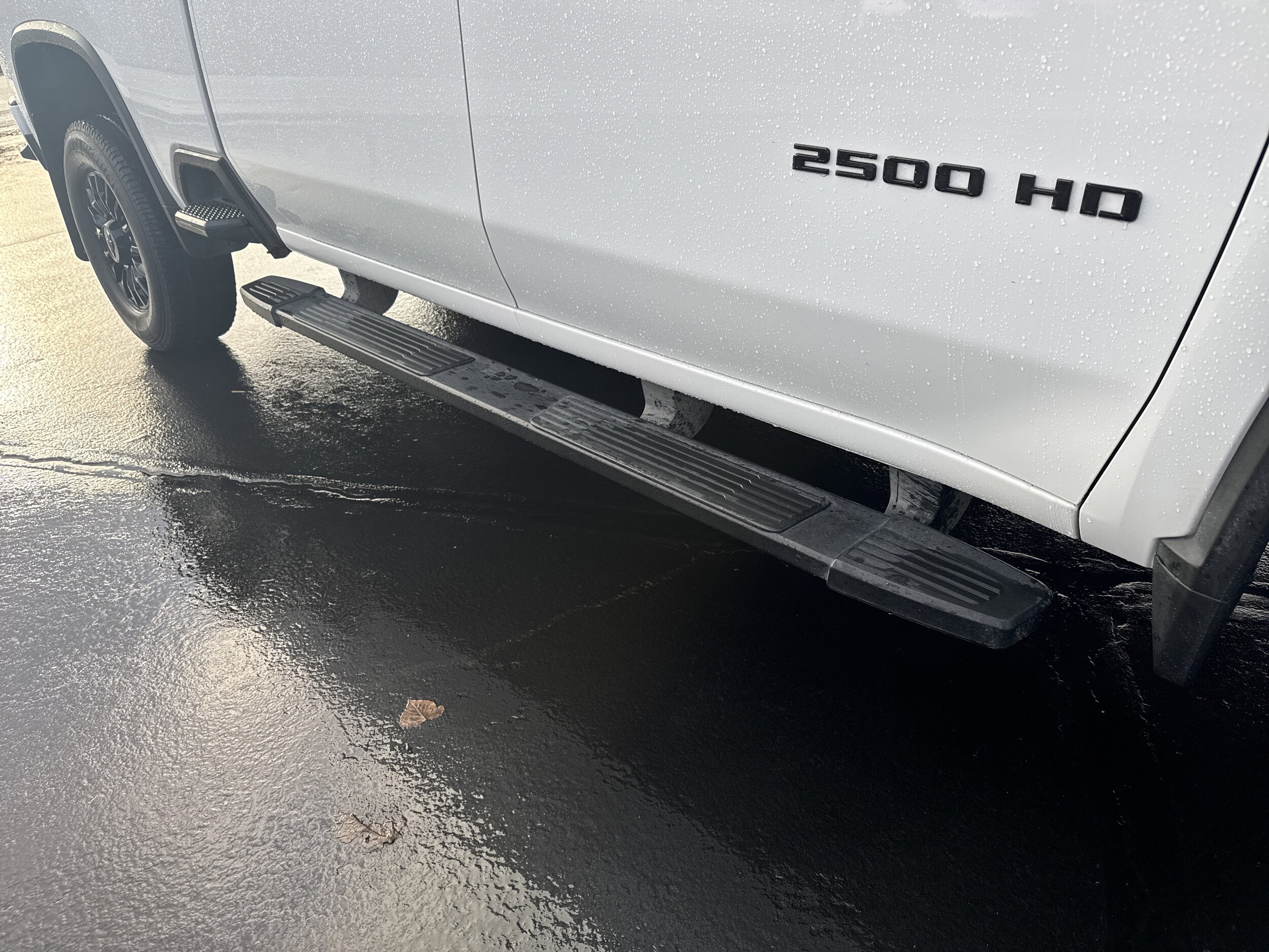 2024 Chevrolet Silverado 2500HD LT photo 2