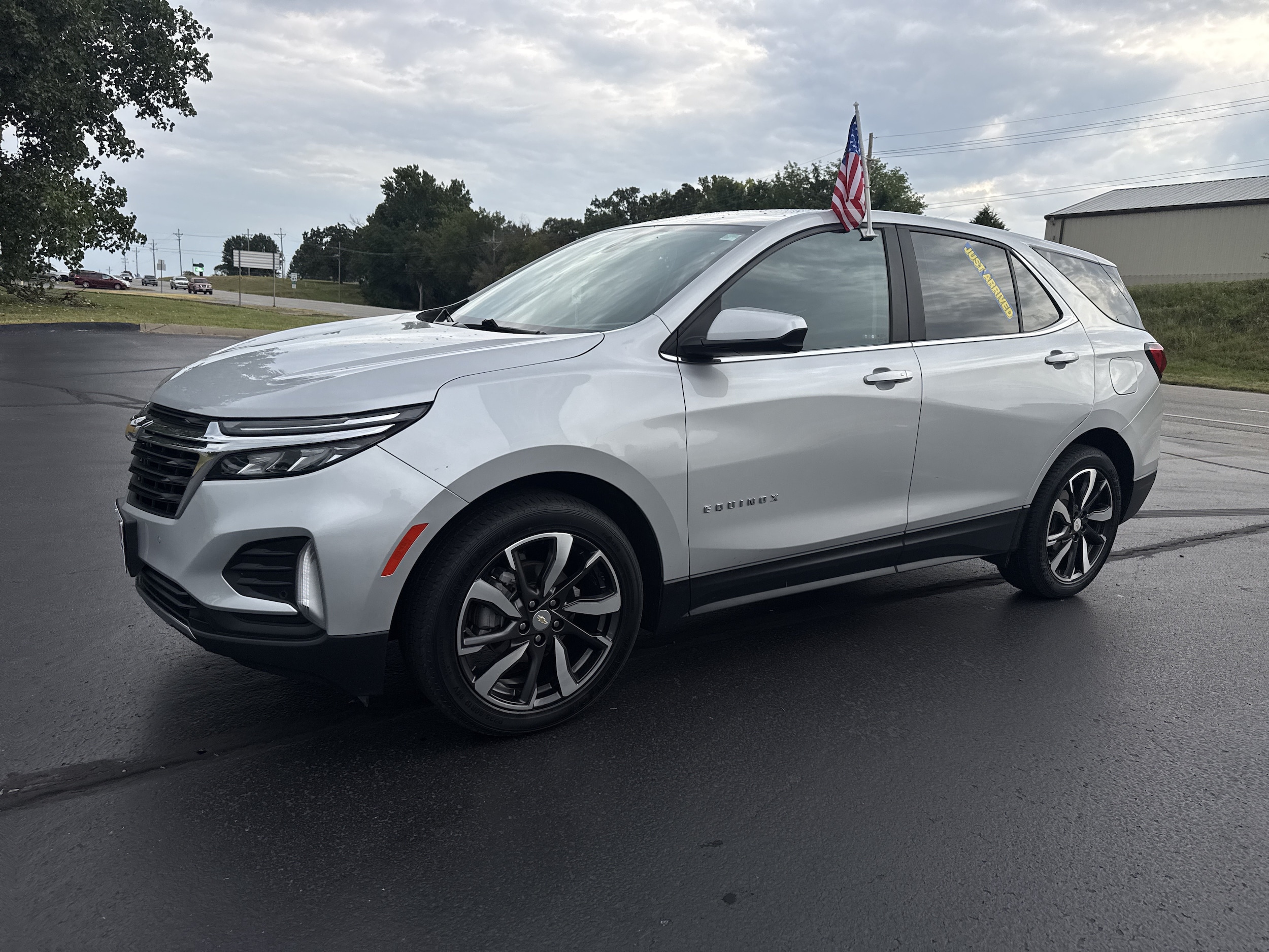 Used 2022 Chevrolet Equinox LT with VIN 3GNAXKEV1NL204453 for sale in Joplin, MO