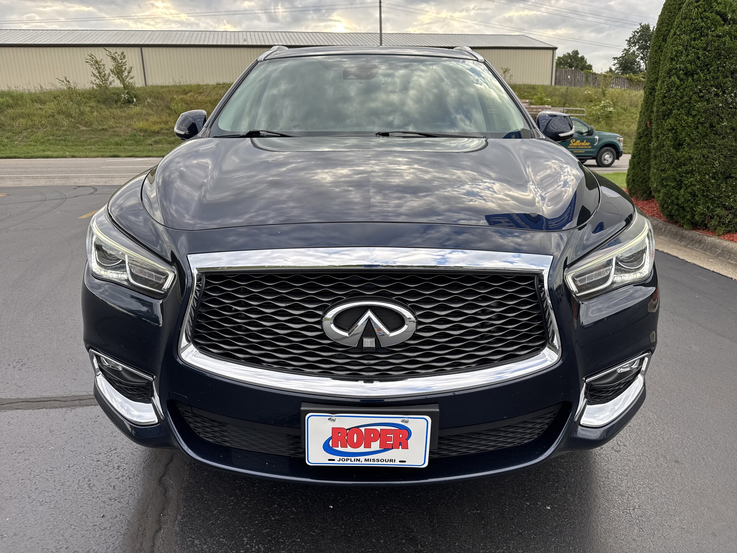 2019 Infiniti QX60 Luxe photo 2